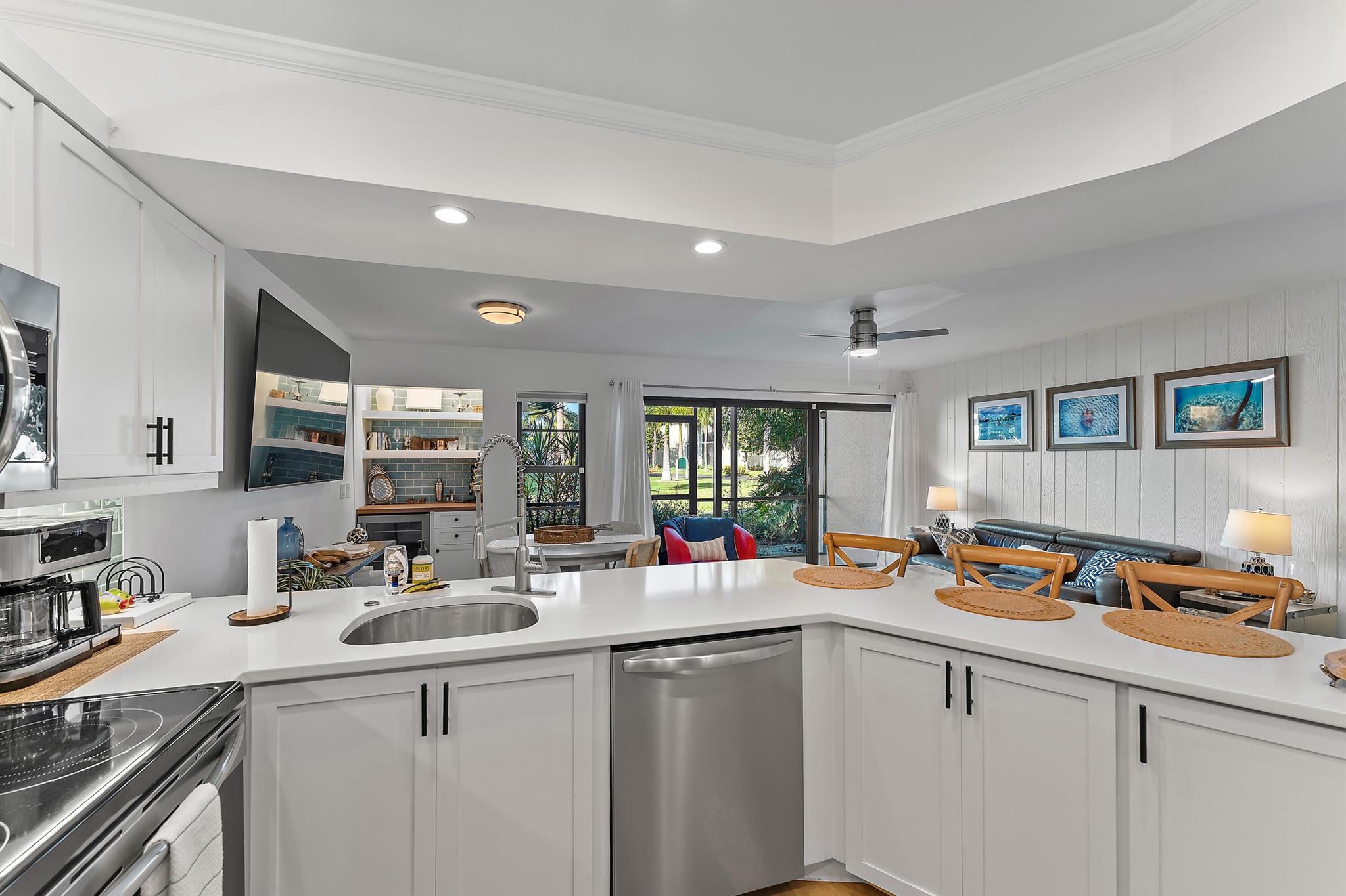 1605 S Us Highway 1 V1-104