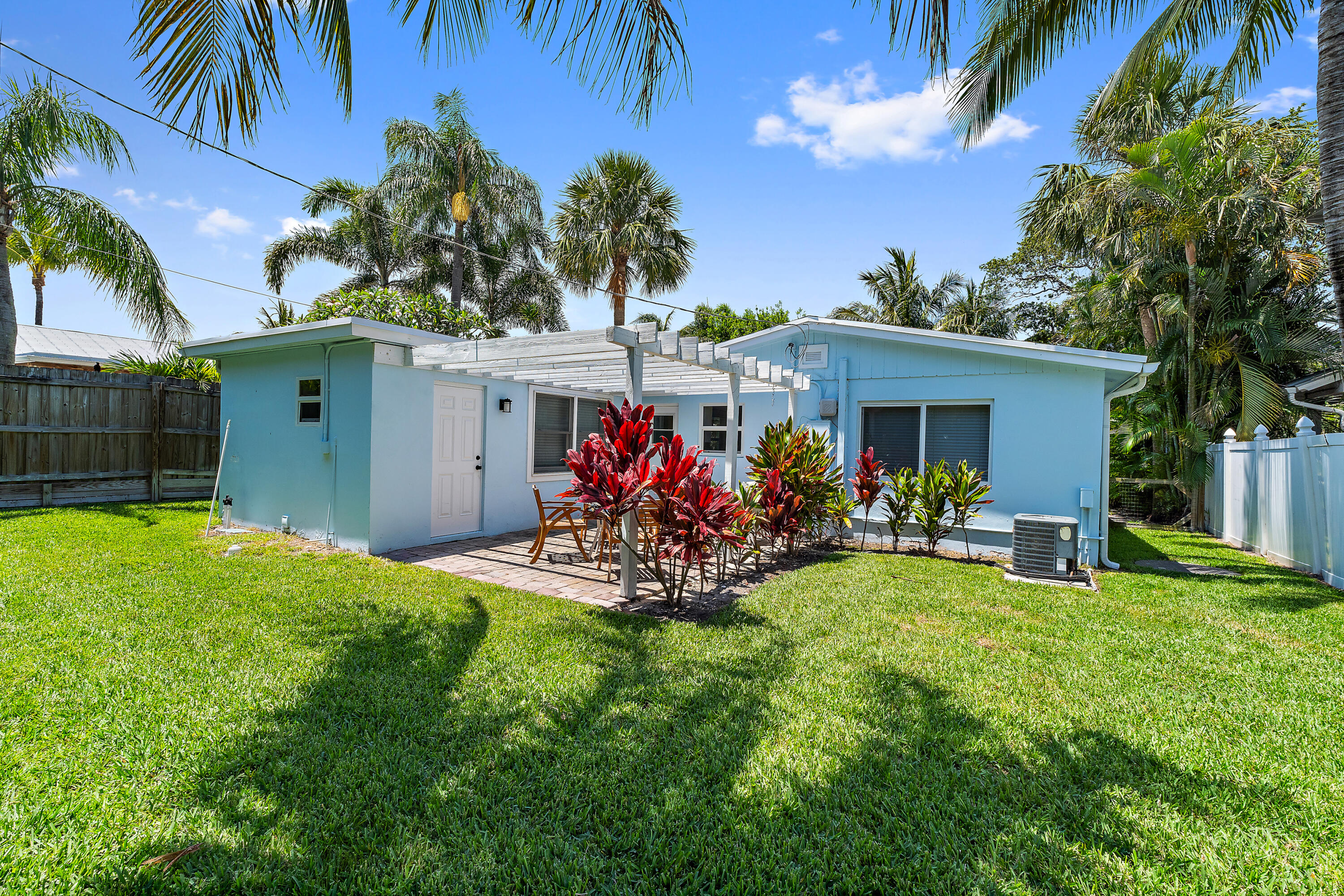 3414 Harbor Road S