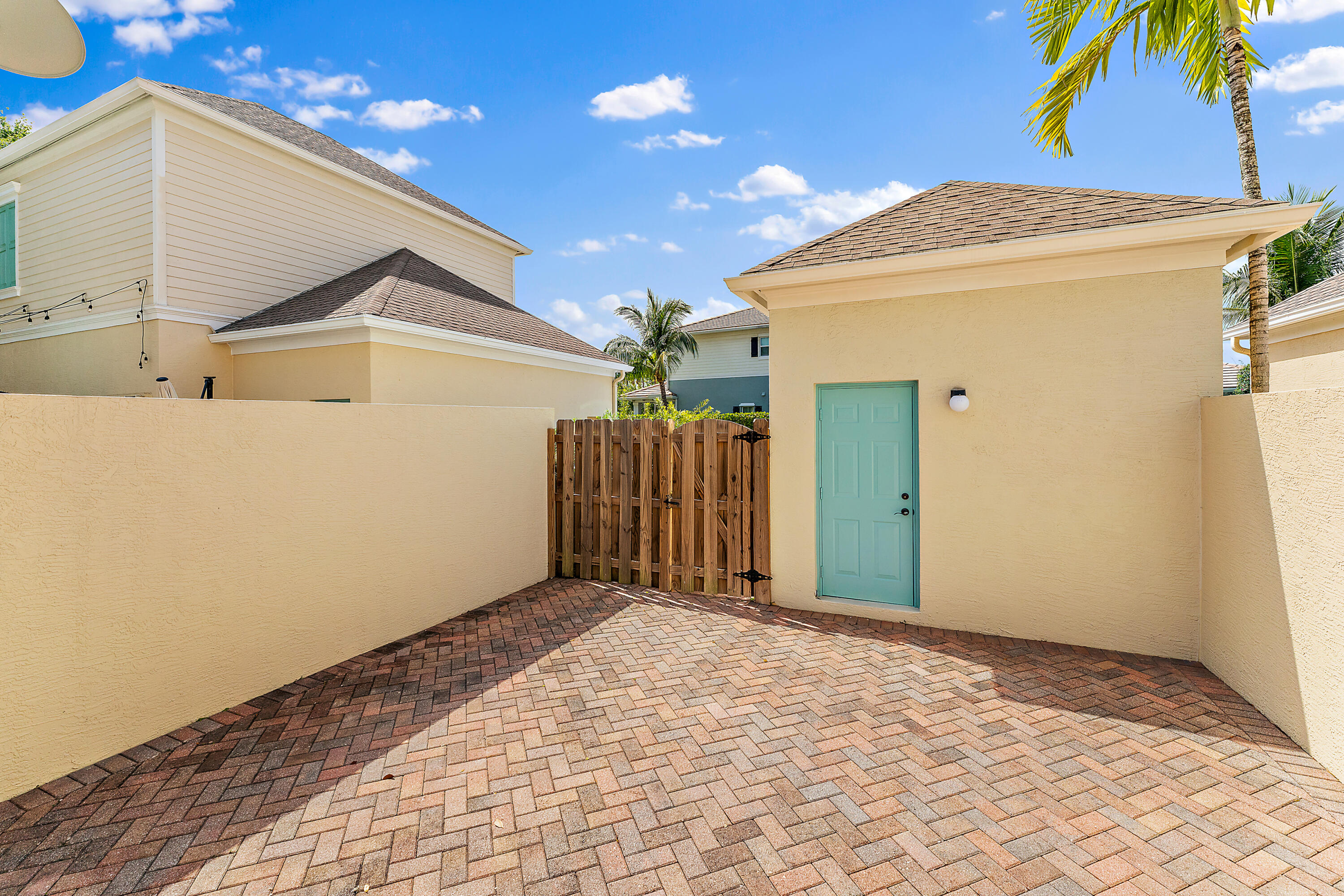 128 W Thatch Palm Circle