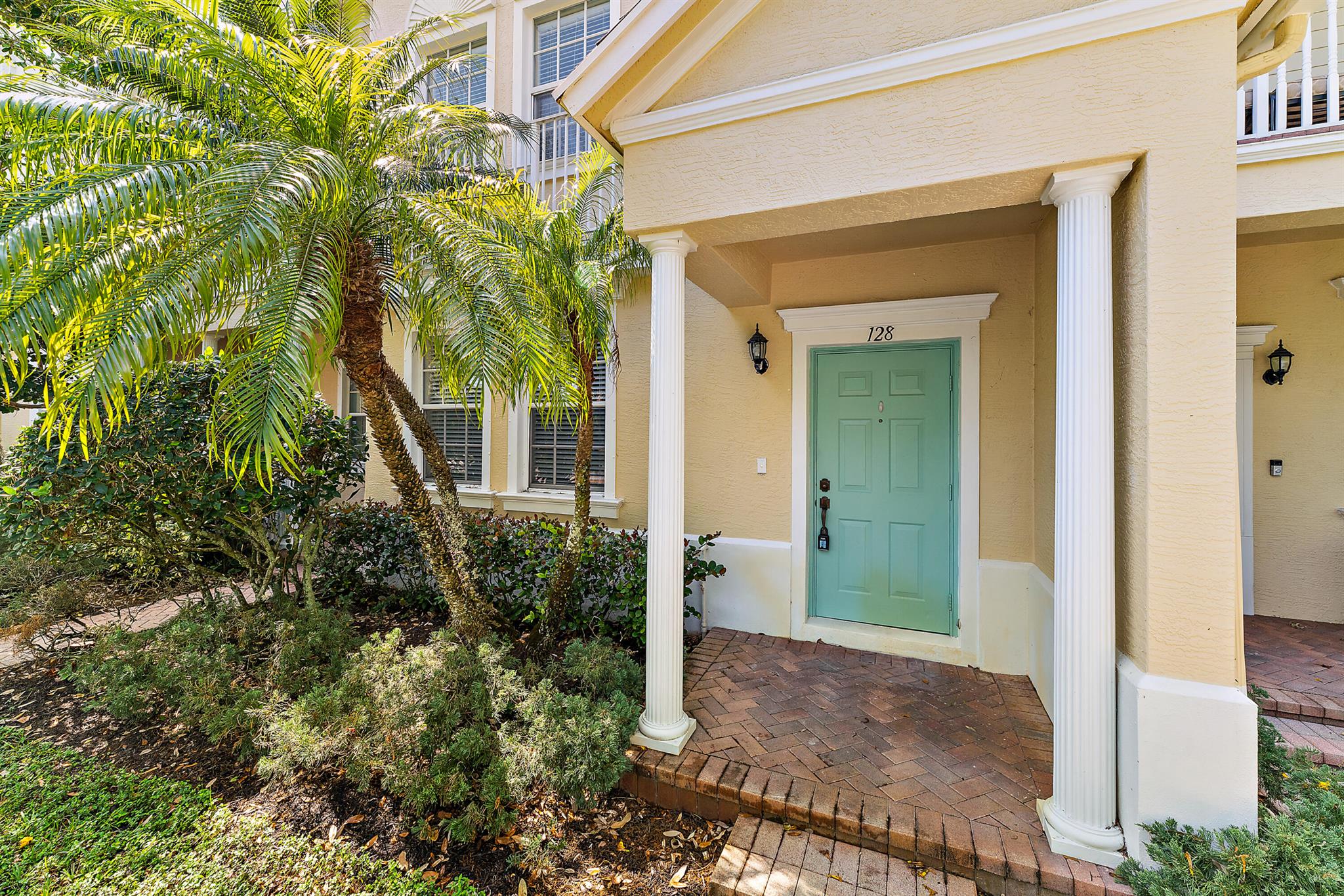 128 W Thatch Palm Circle