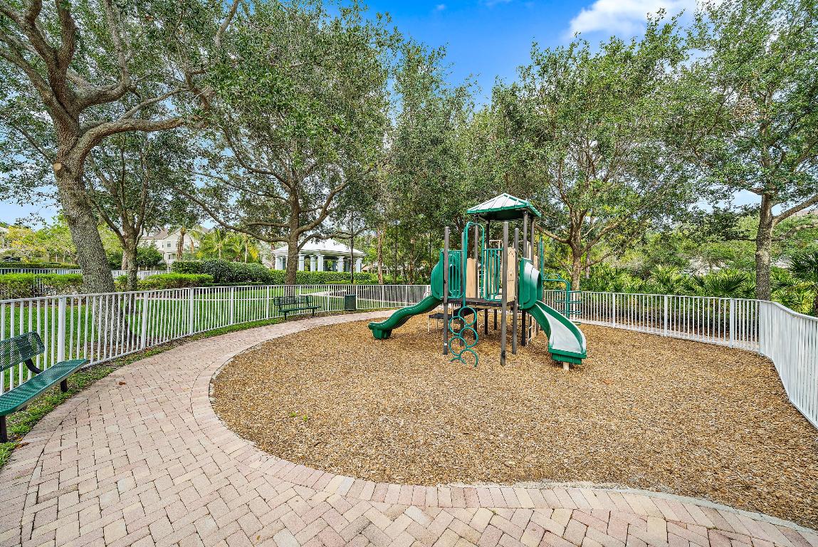 128 W Thatch Palm Circle