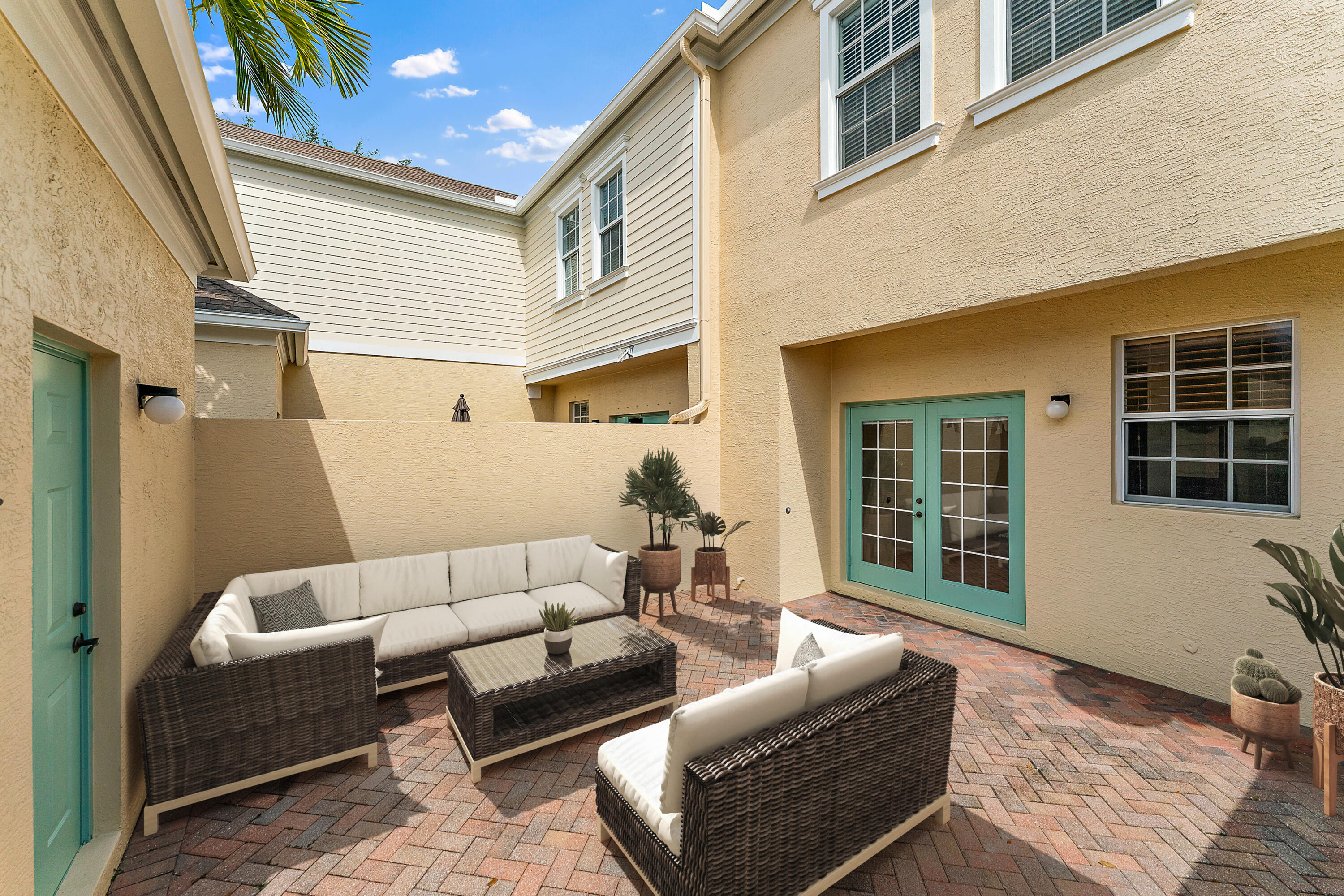 128 W Thatch Palm Circle