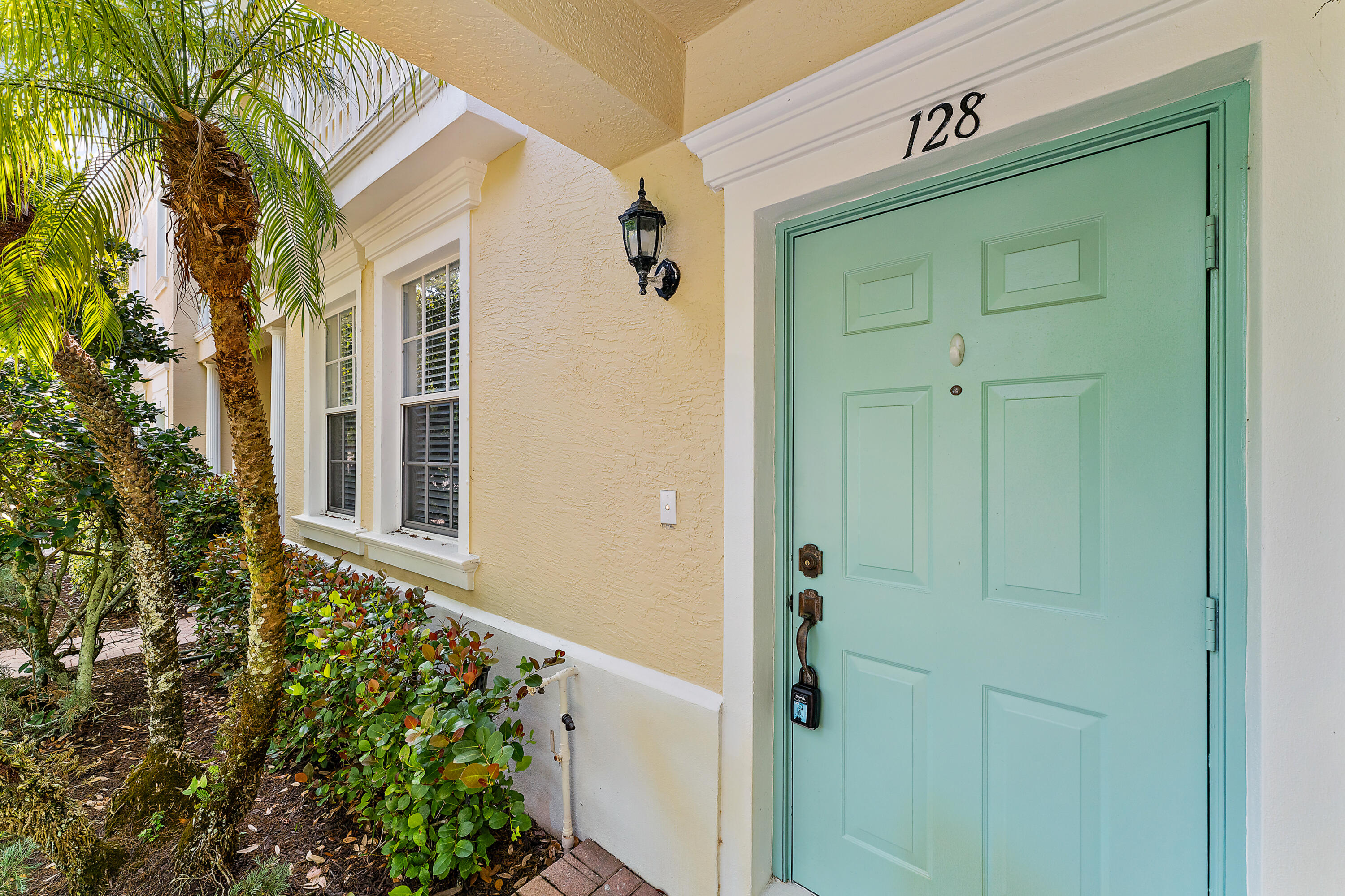 128 W Thatch Palm Circle