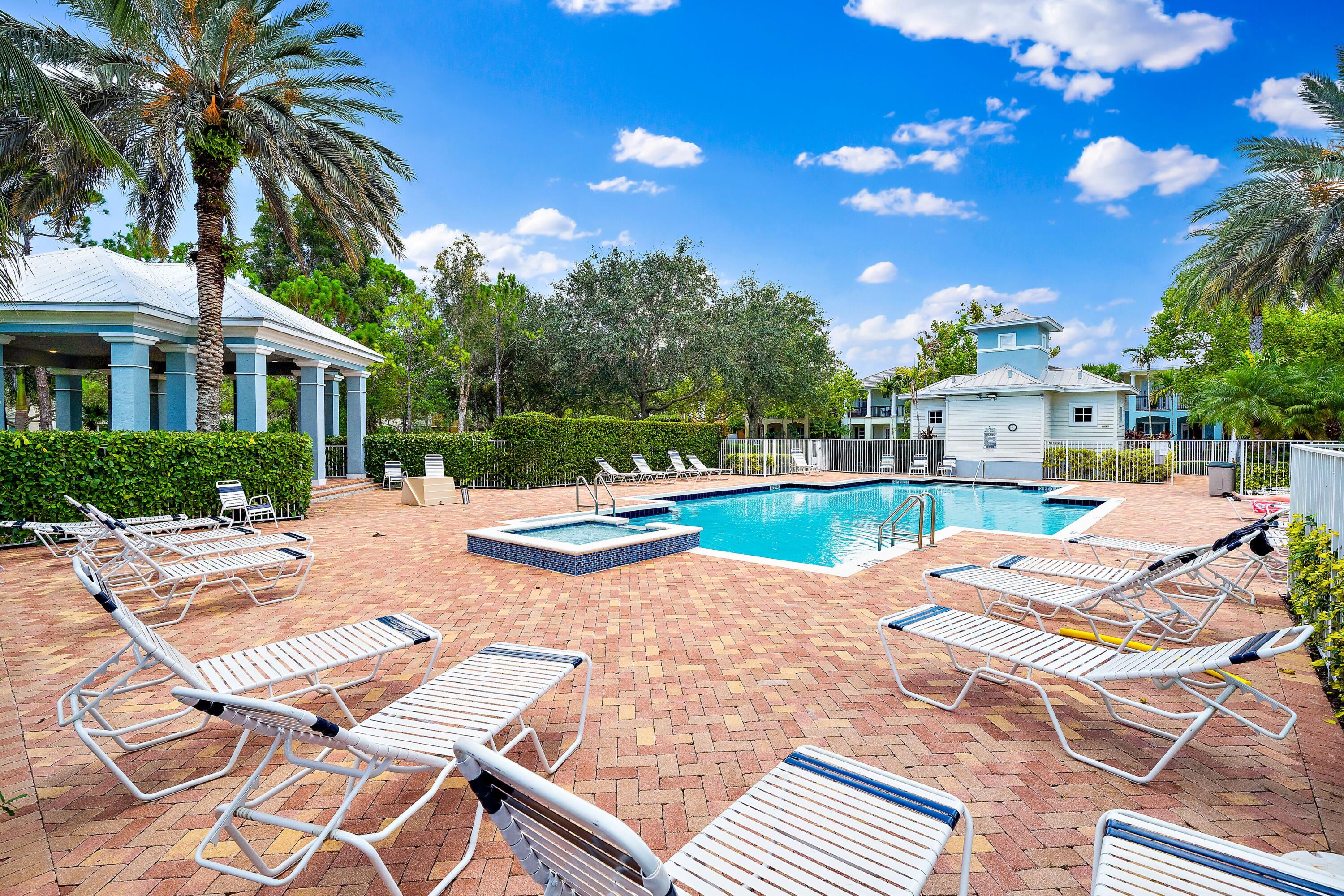 128 W Thatch Palm Circle