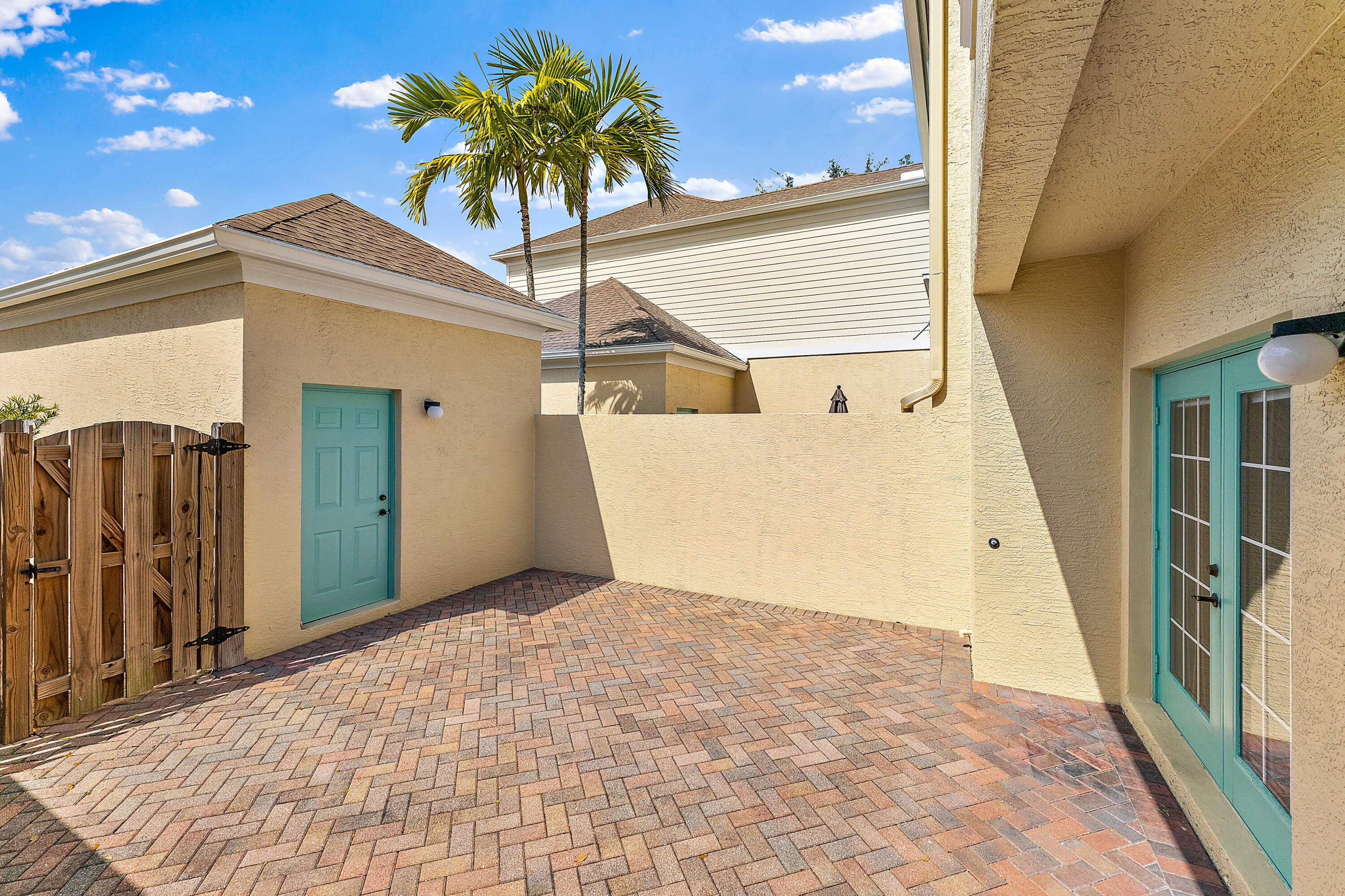 128 W Thatch Palm Circle