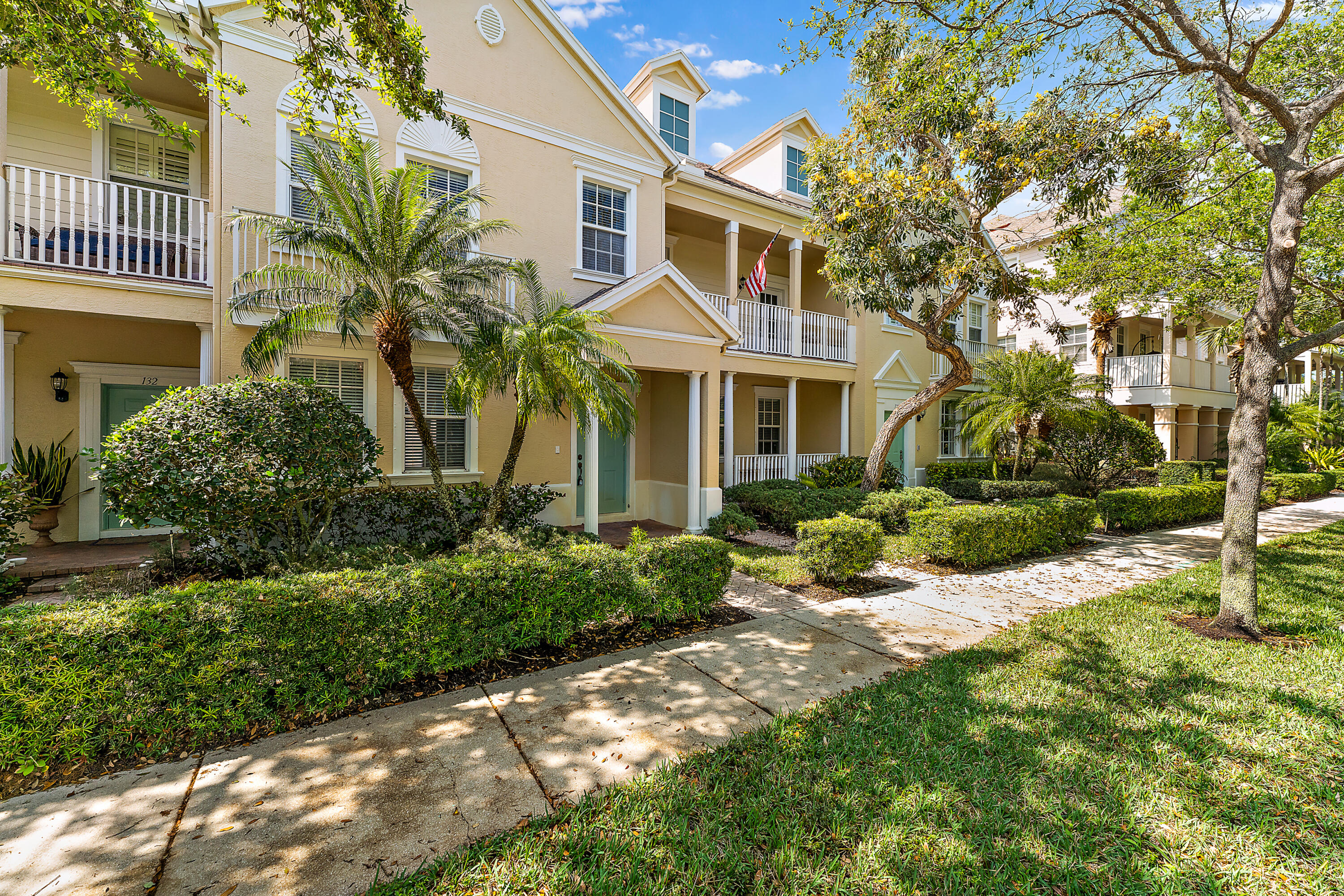 128 W Thatch Palm Circle