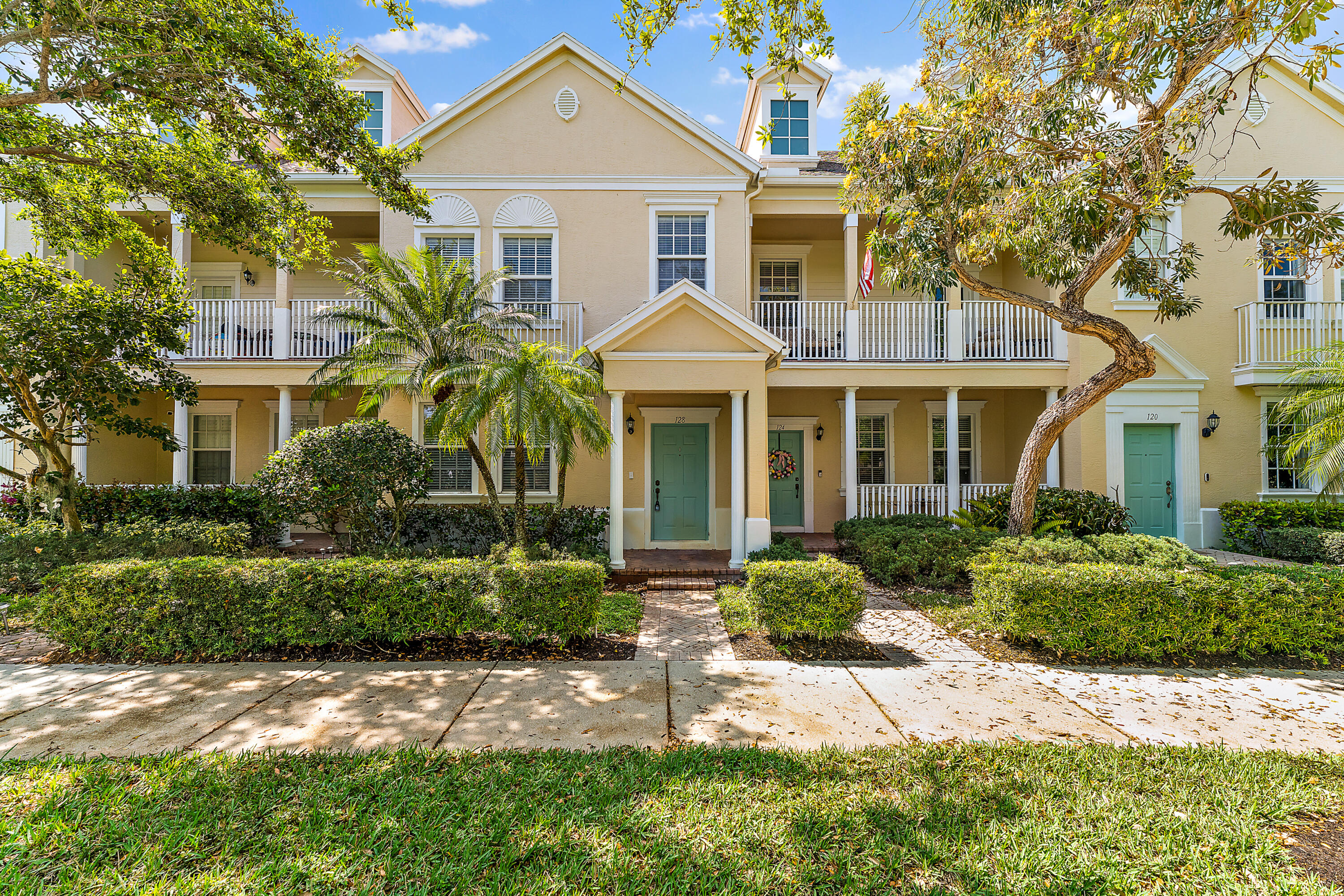 128 W Thatch Palm Circle