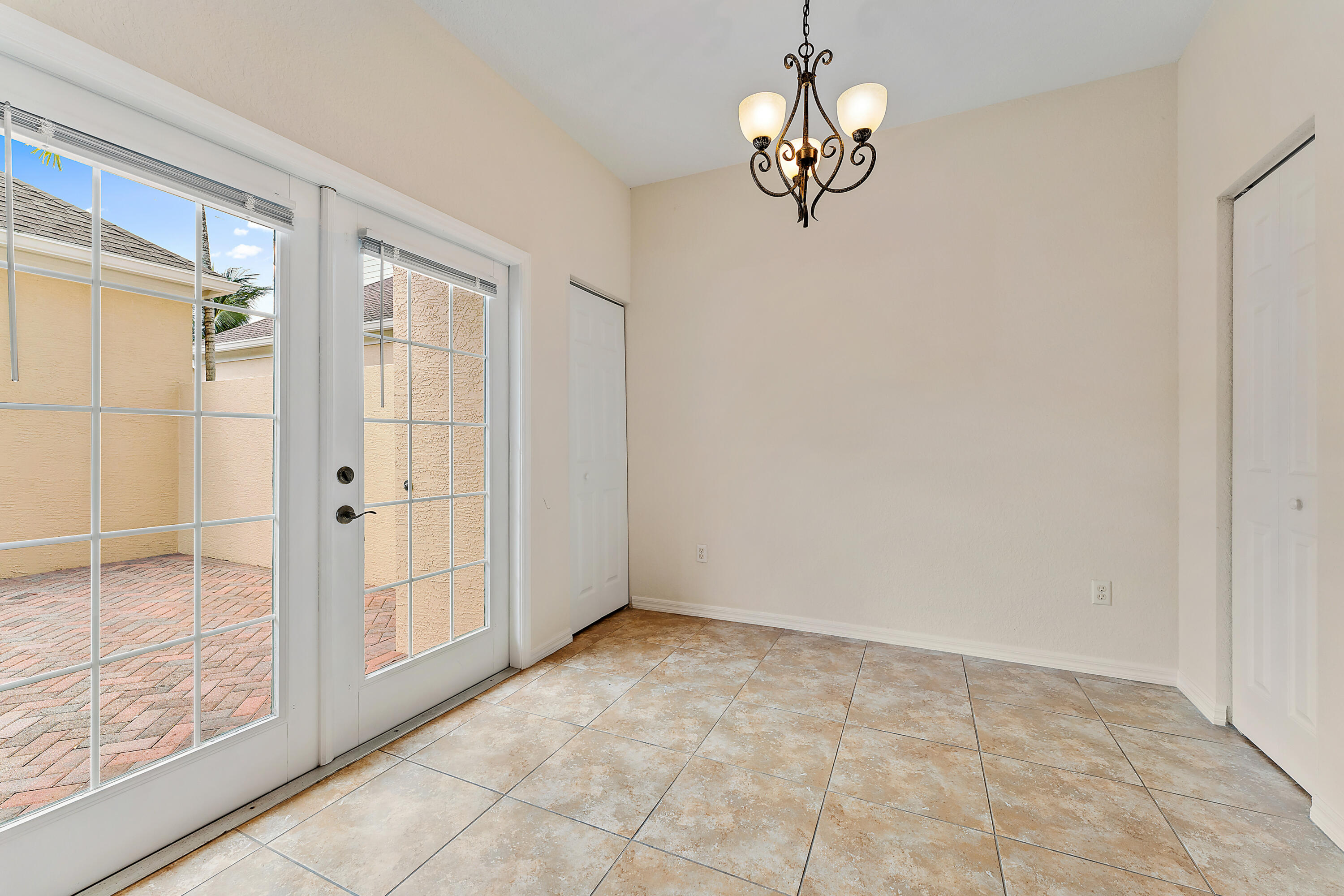 128 W Thatch Palm Circle
