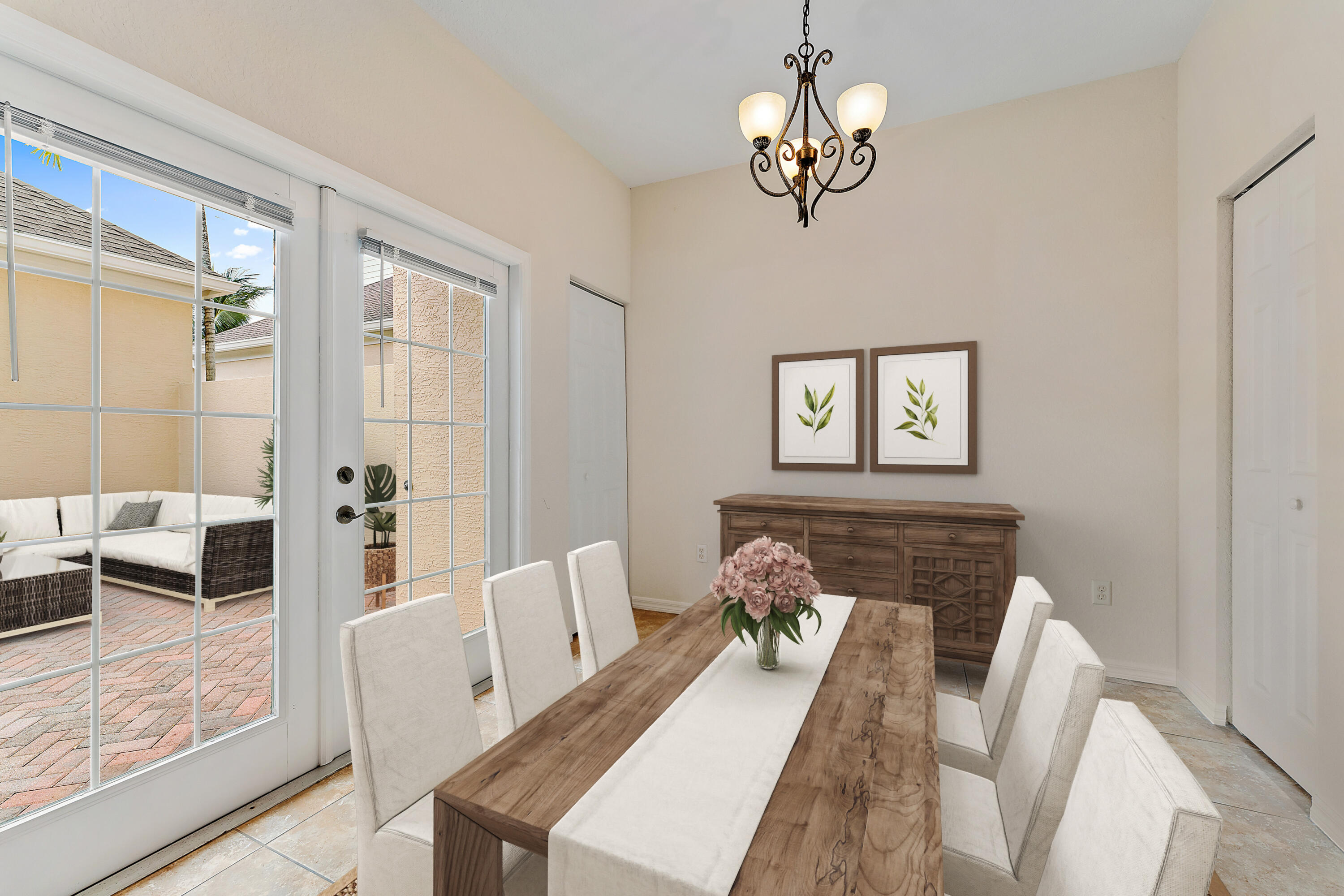 128 W Thatch Palm Circle