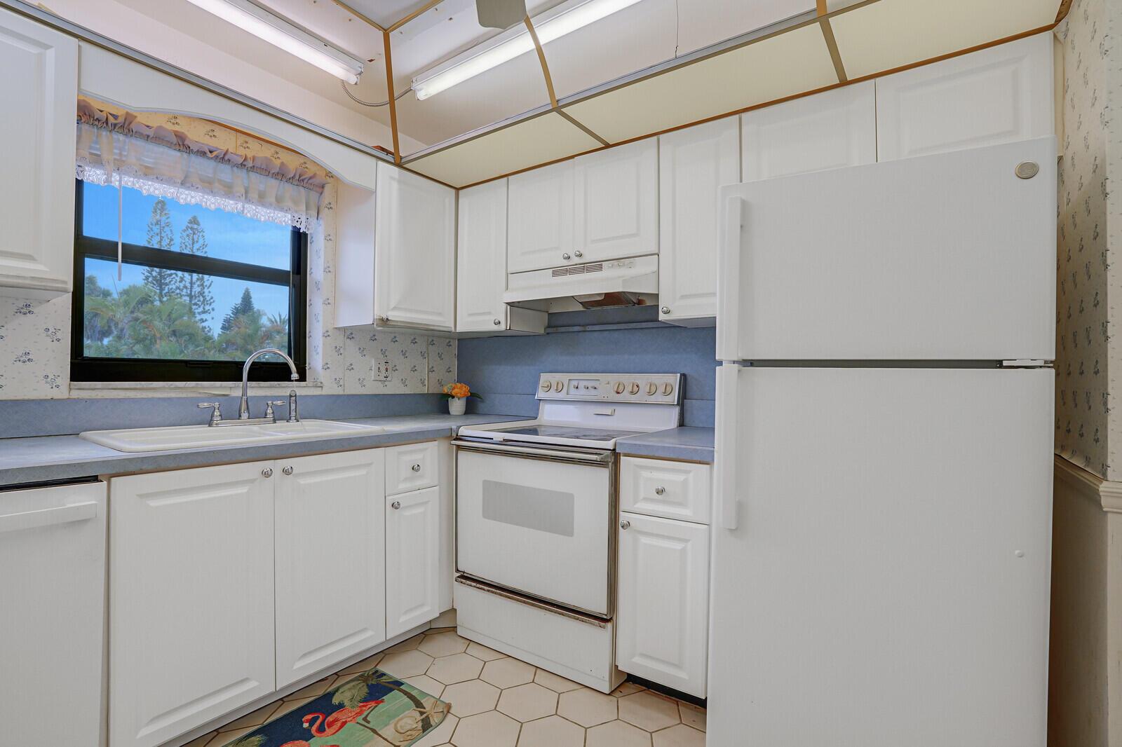 755 Saturn Street H207