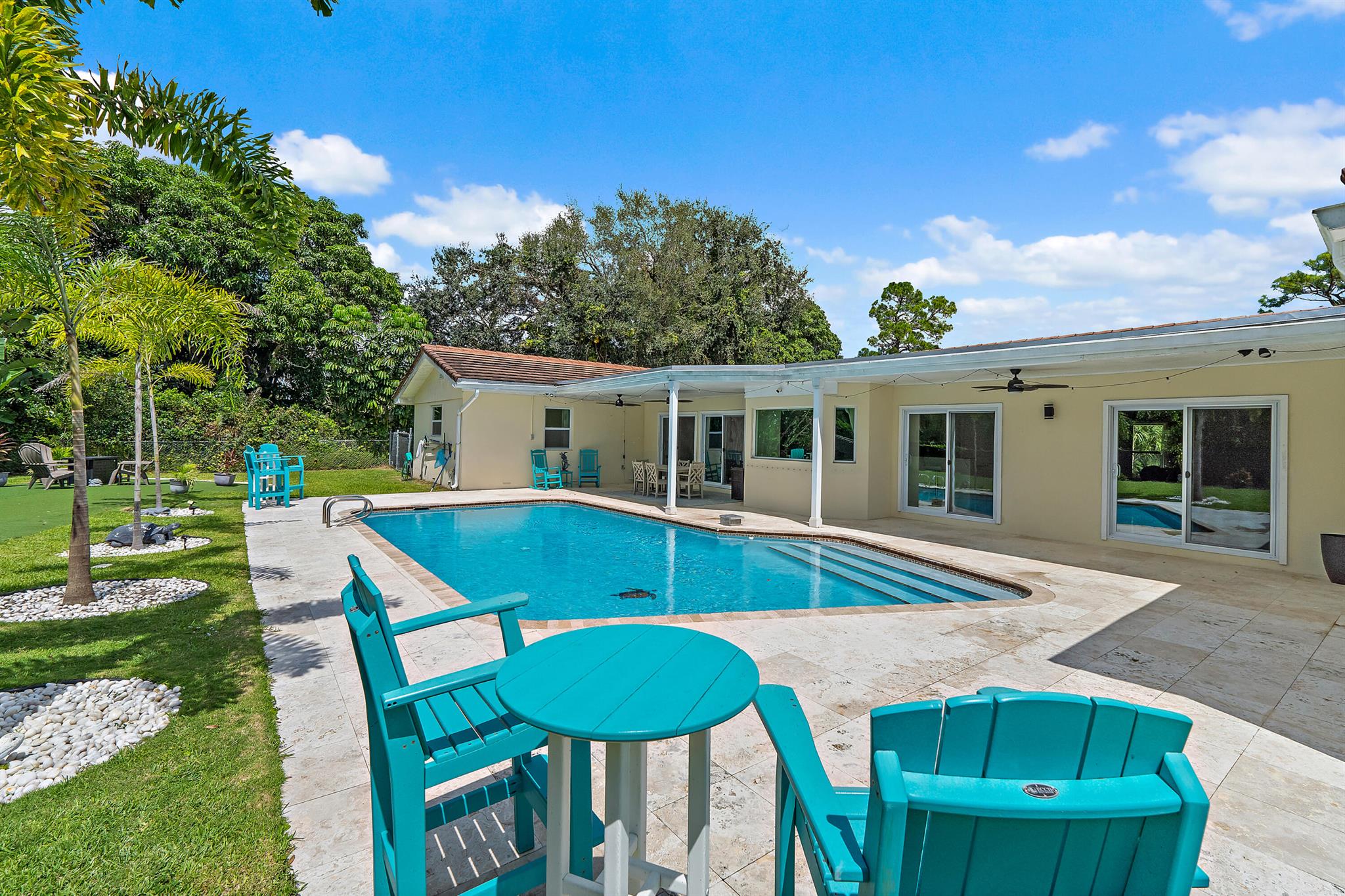 437 N Country Club Drive