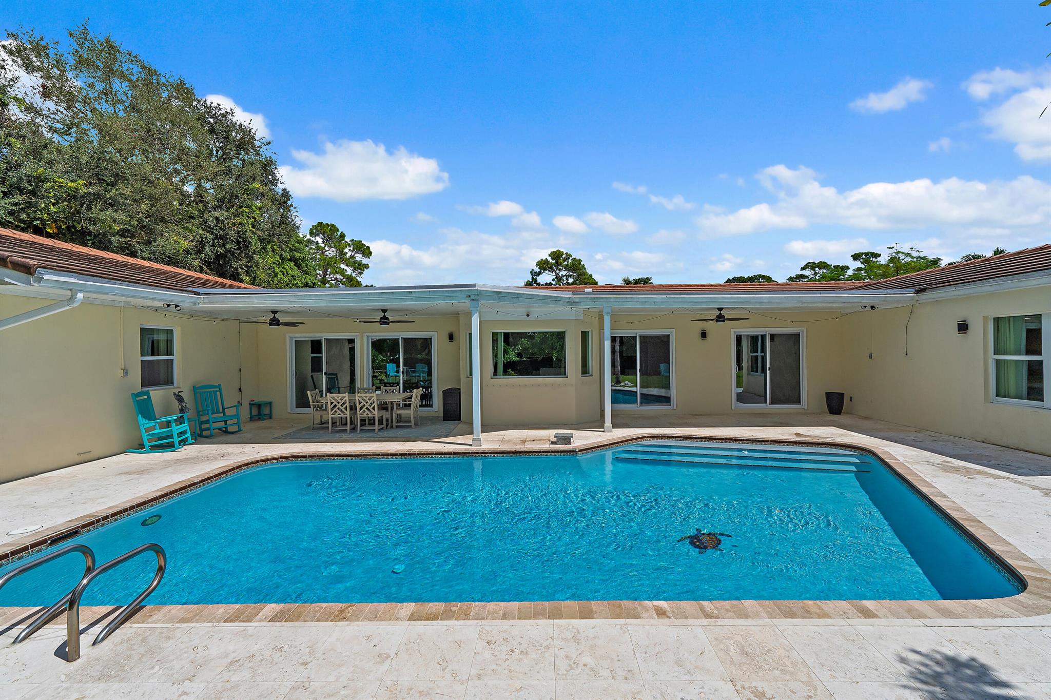 437 N Country Club Drive