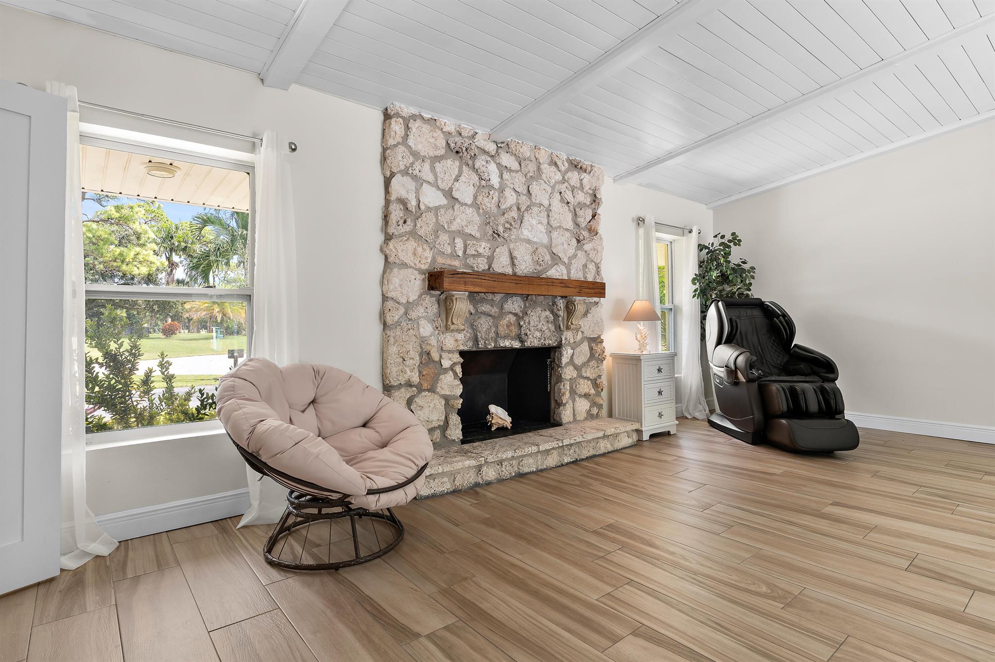 437 N Country Club Drive