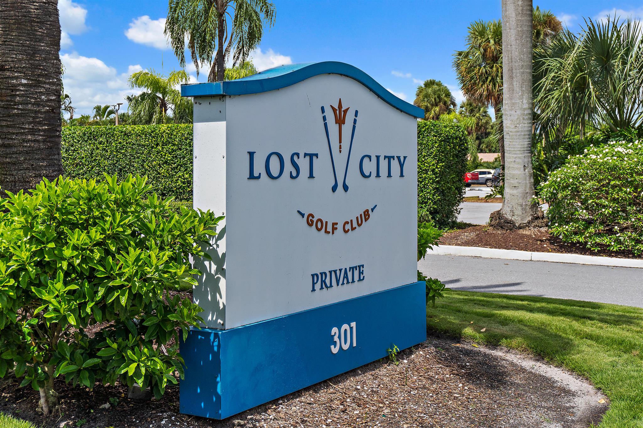 437 N Country Club Drive