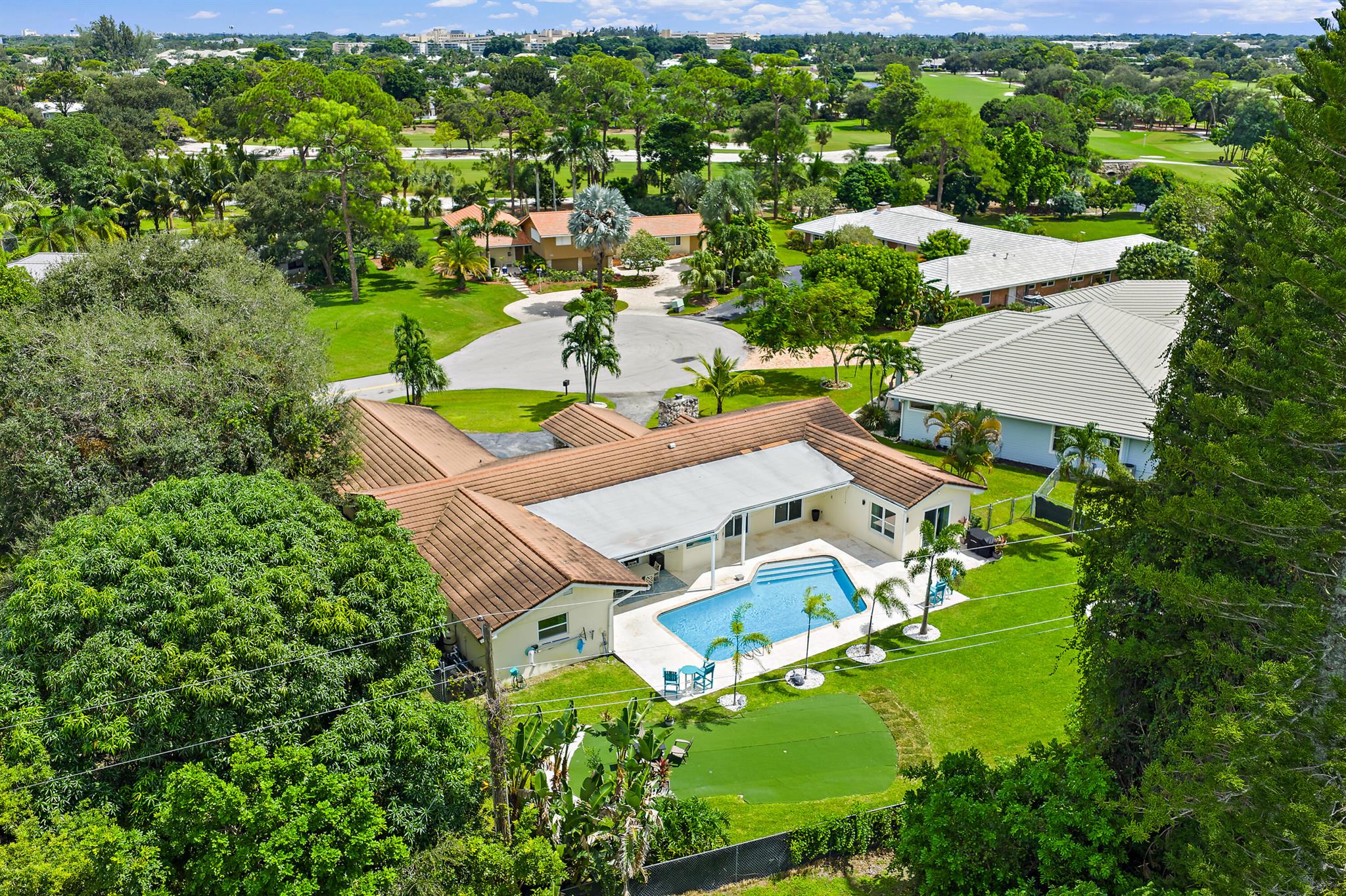 437 N Country Club Drive