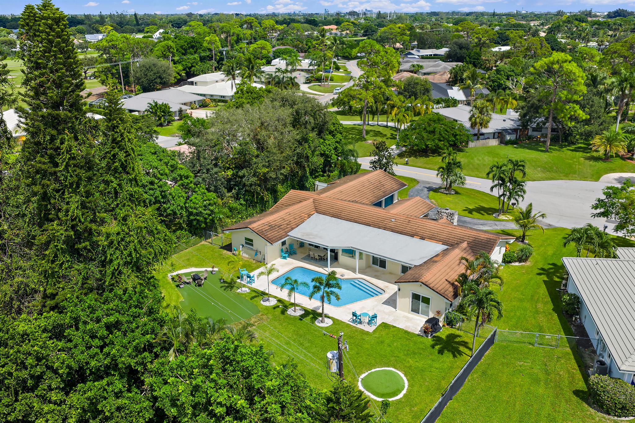 437 N Country Club Drive