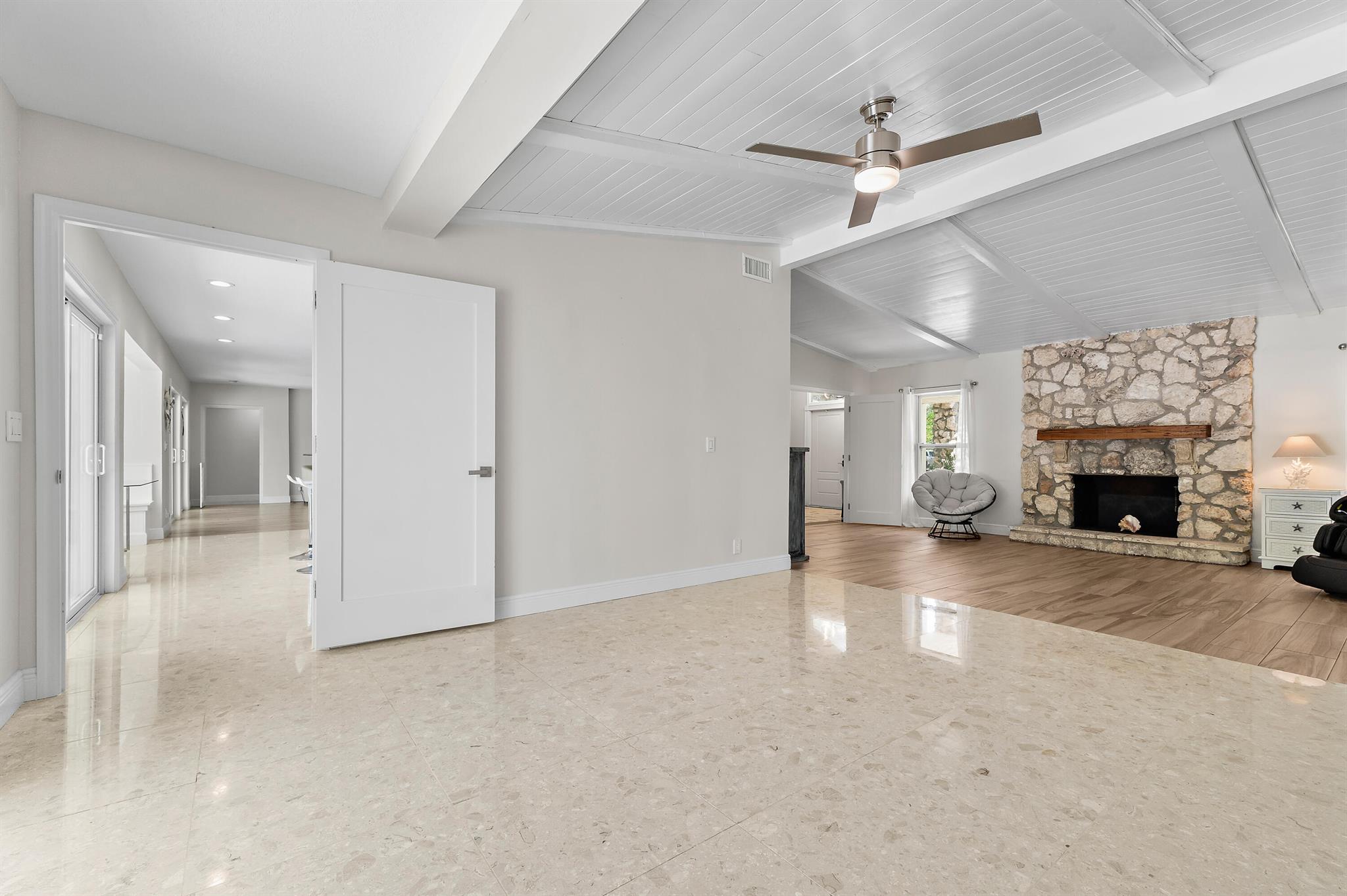 437 N Country Club Drive