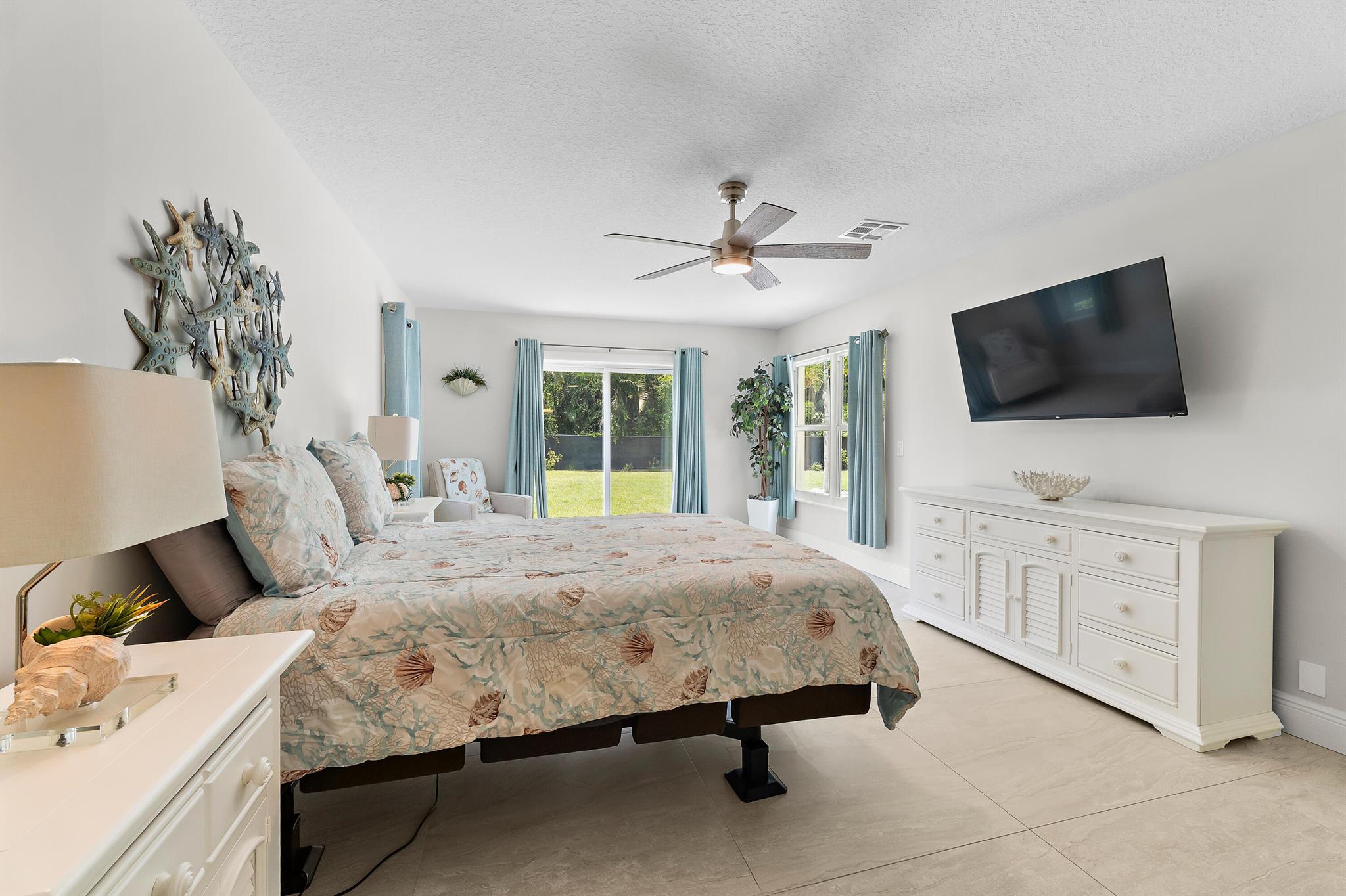 437 N Country Club Drive