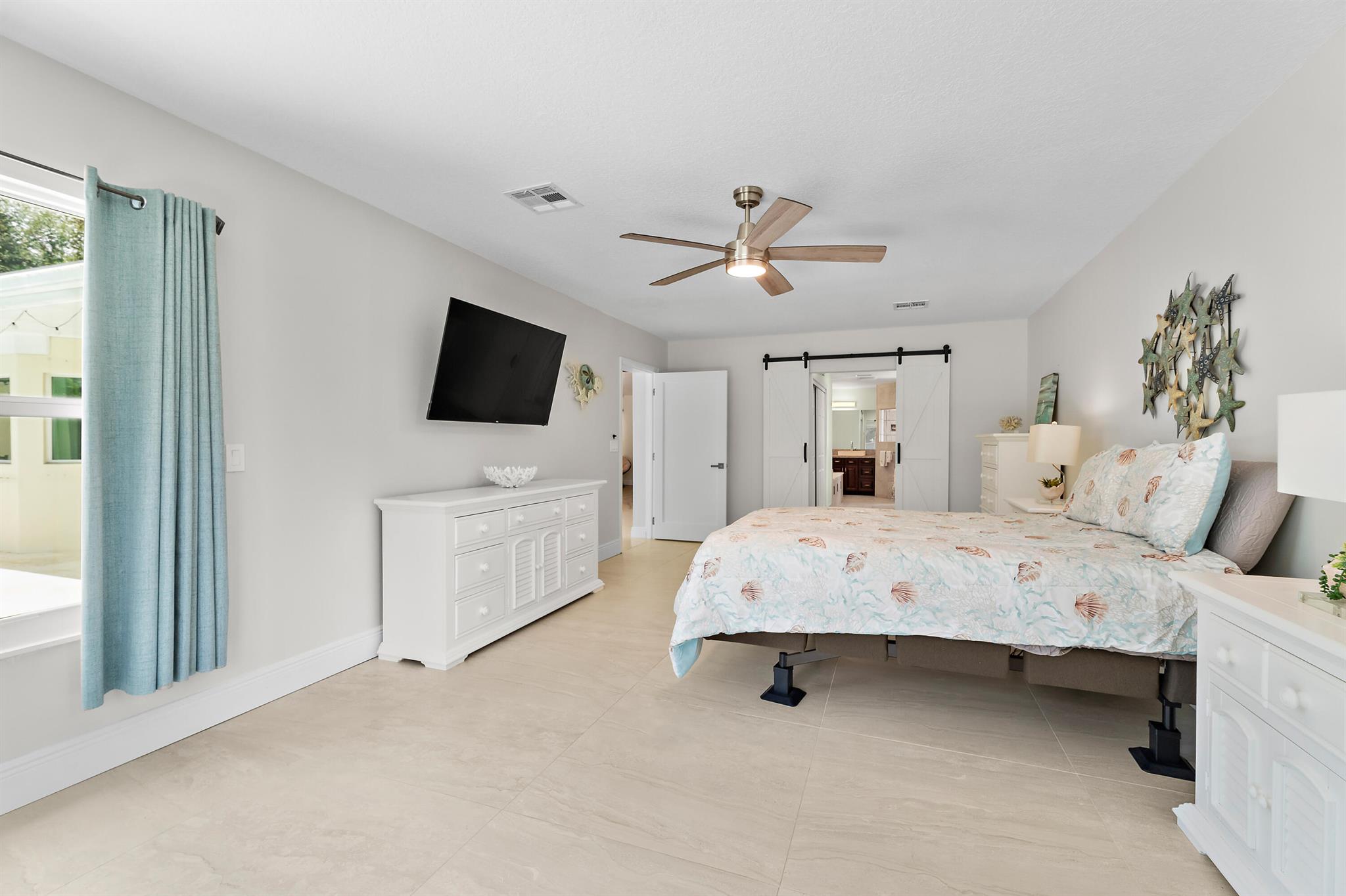 437 N Country Club Drive