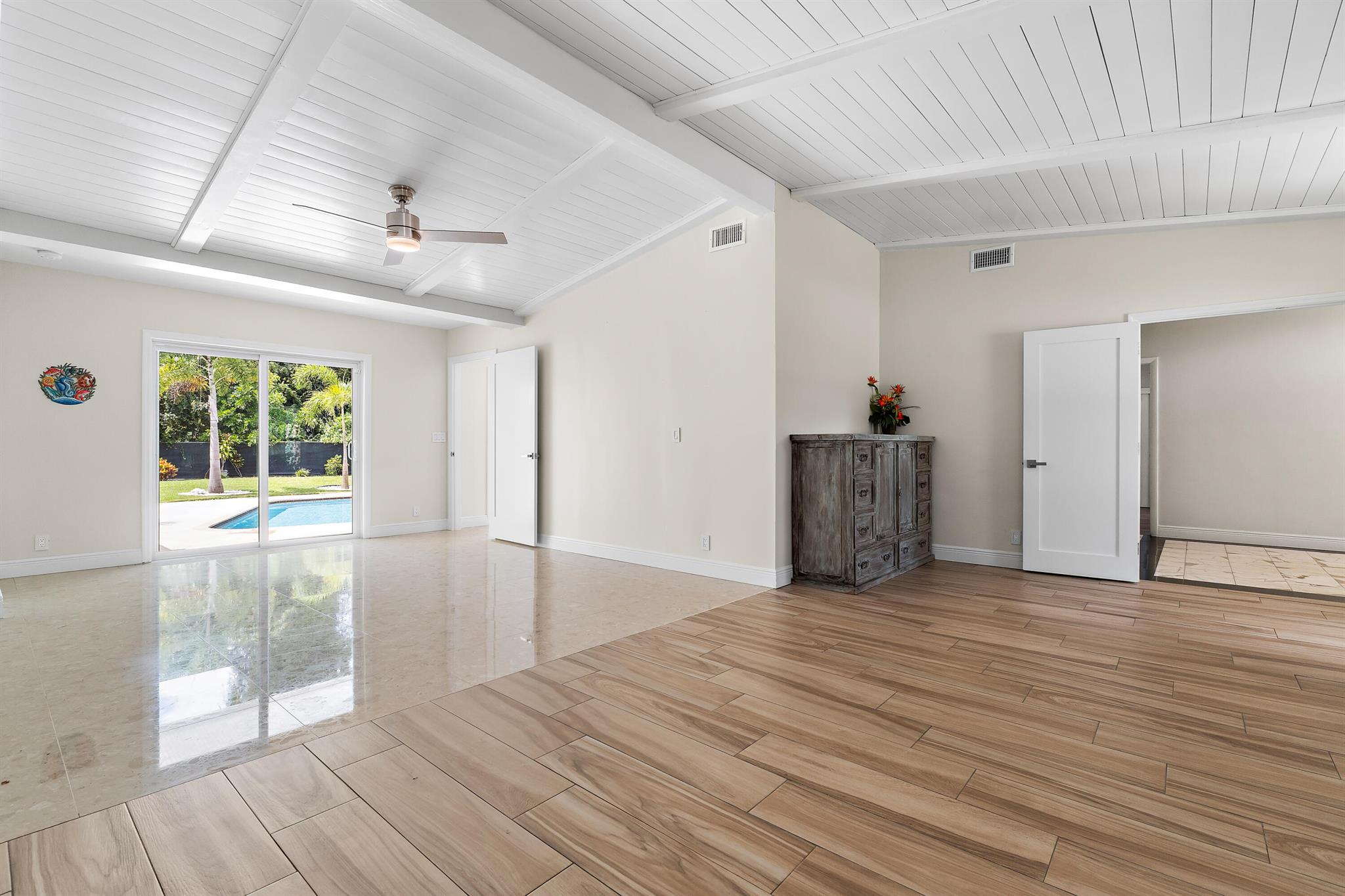 437 N Country Club Drive