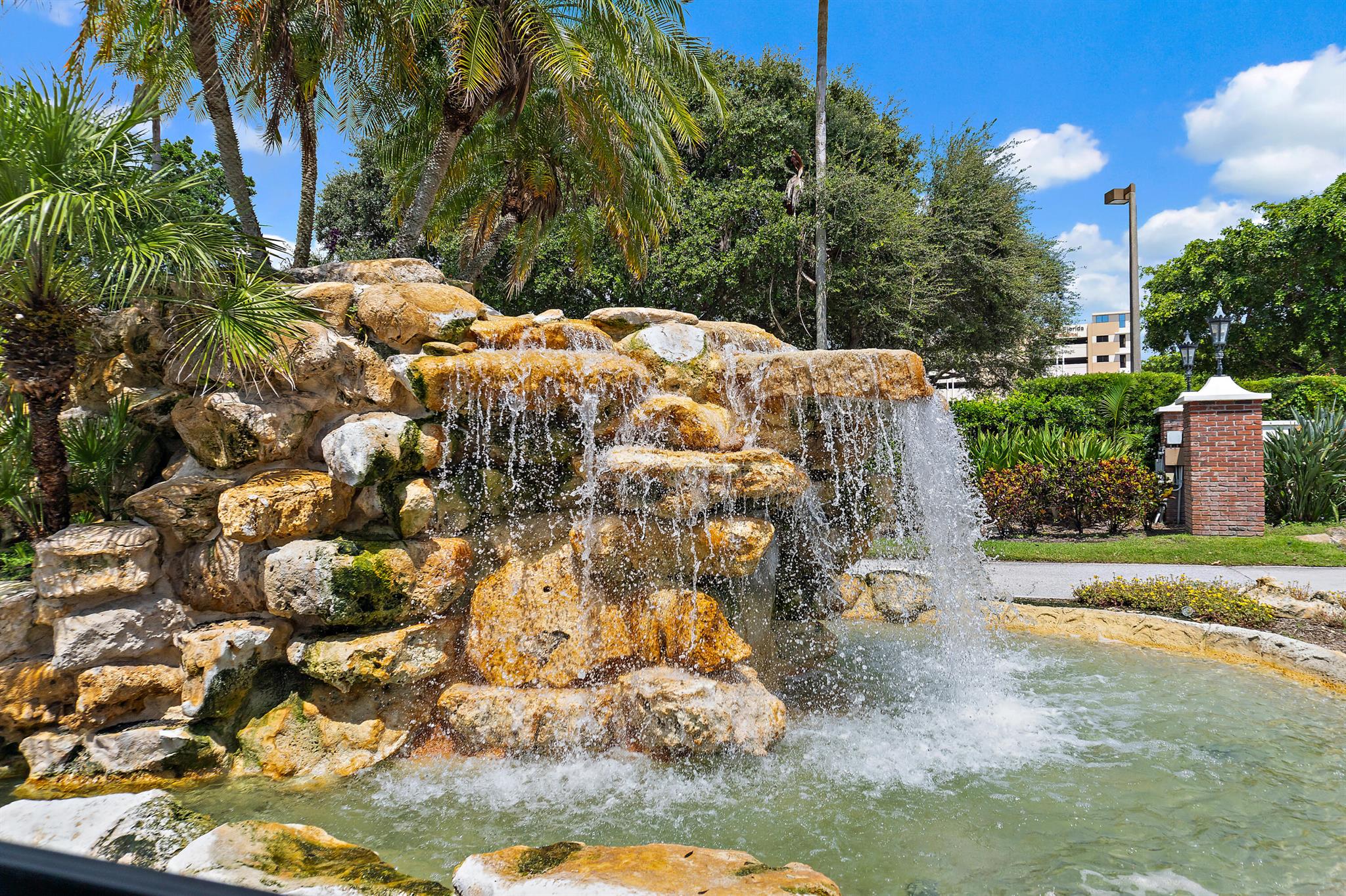 437 N Country Club Drive