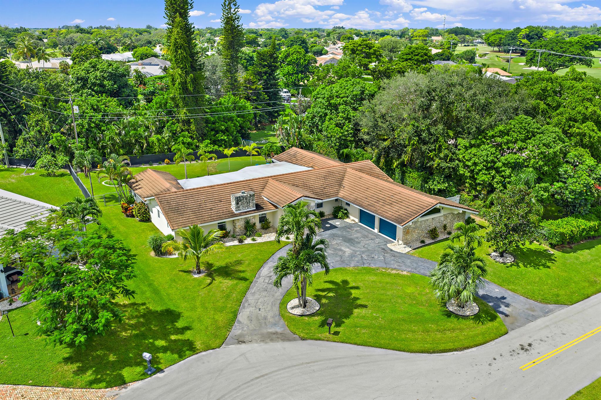 437 N Country Club Drive