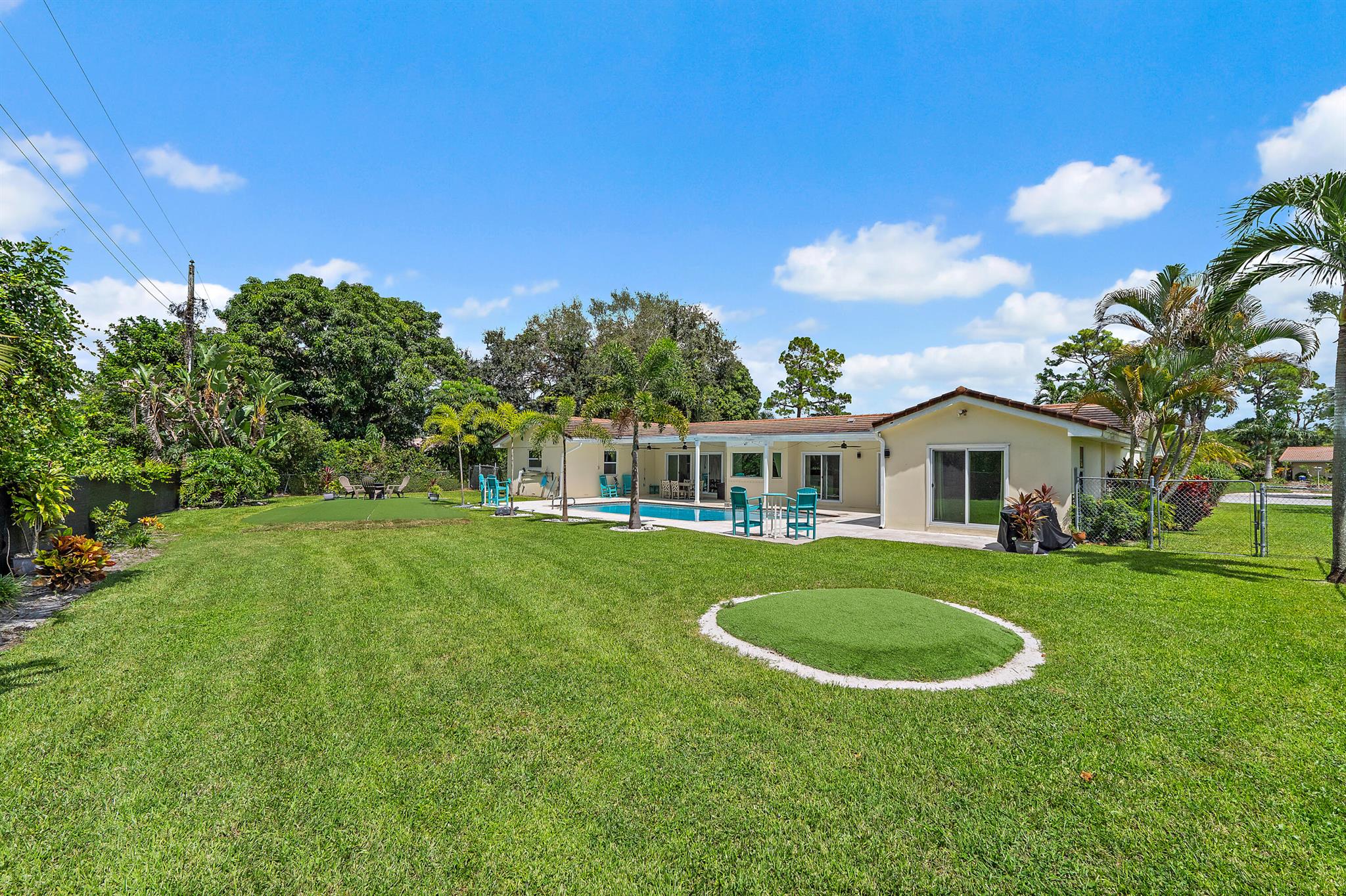 437 N Country Club Drive