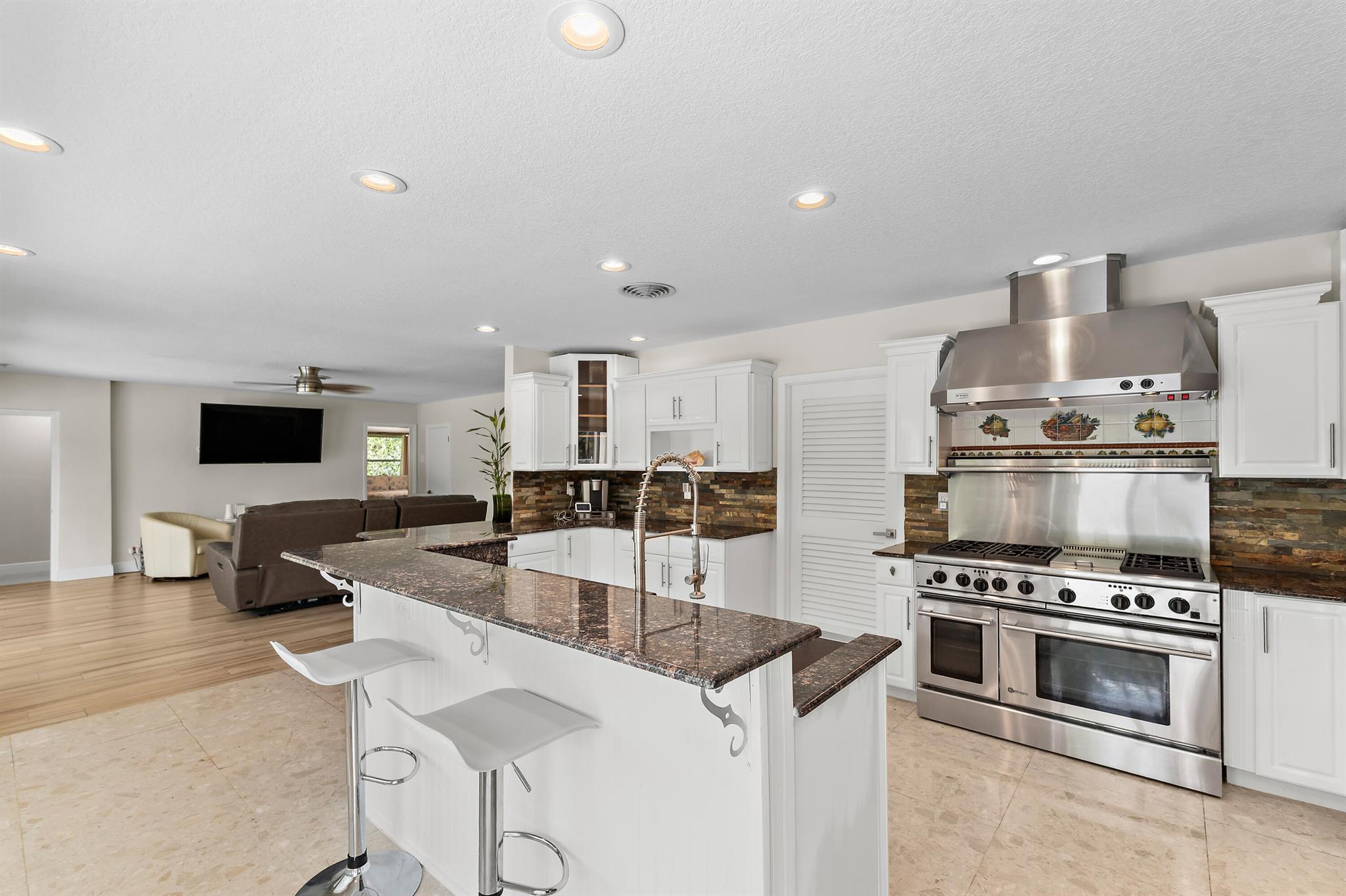 437 N Country Club Drive