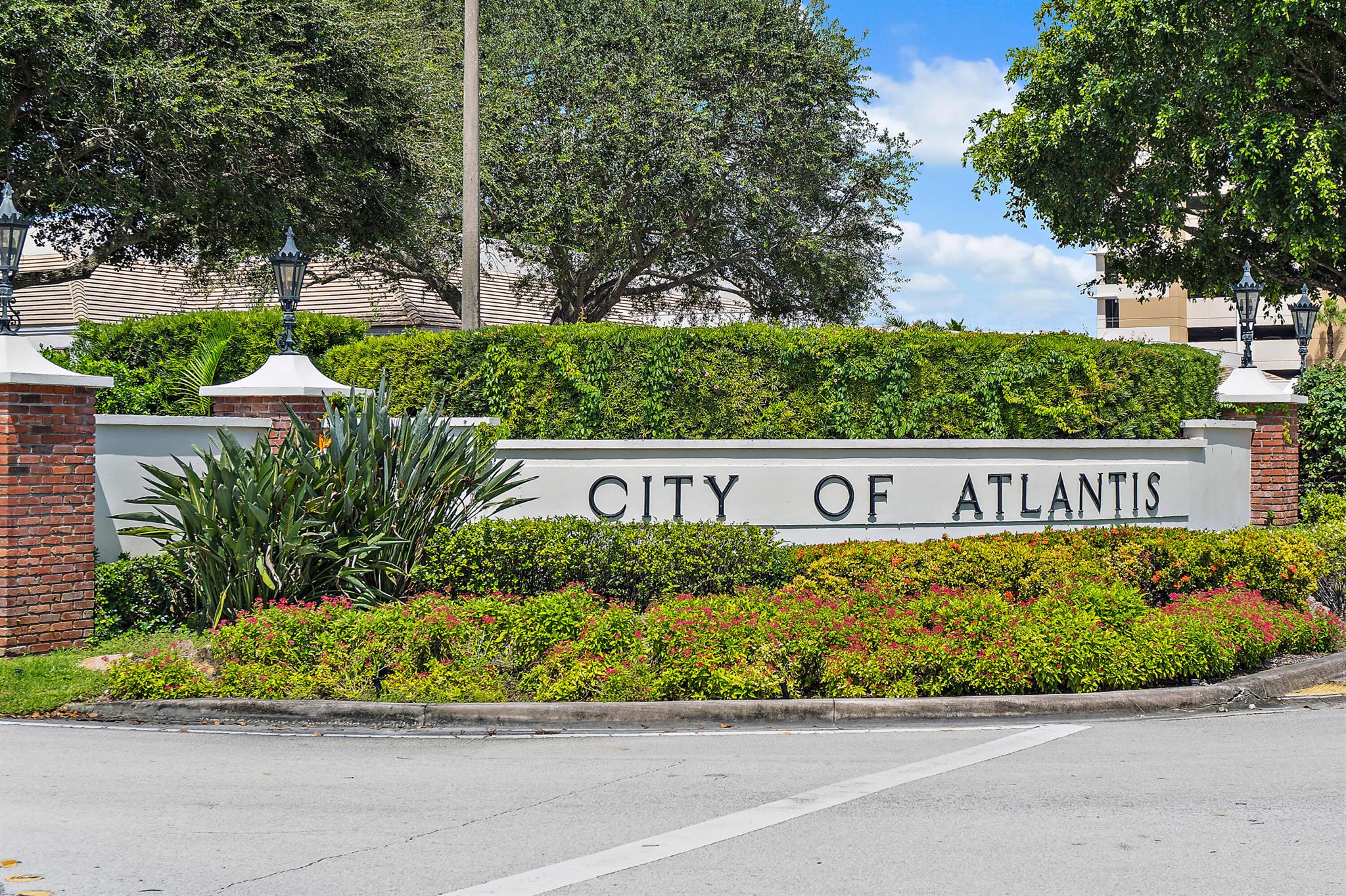 437 N Country Club Drive