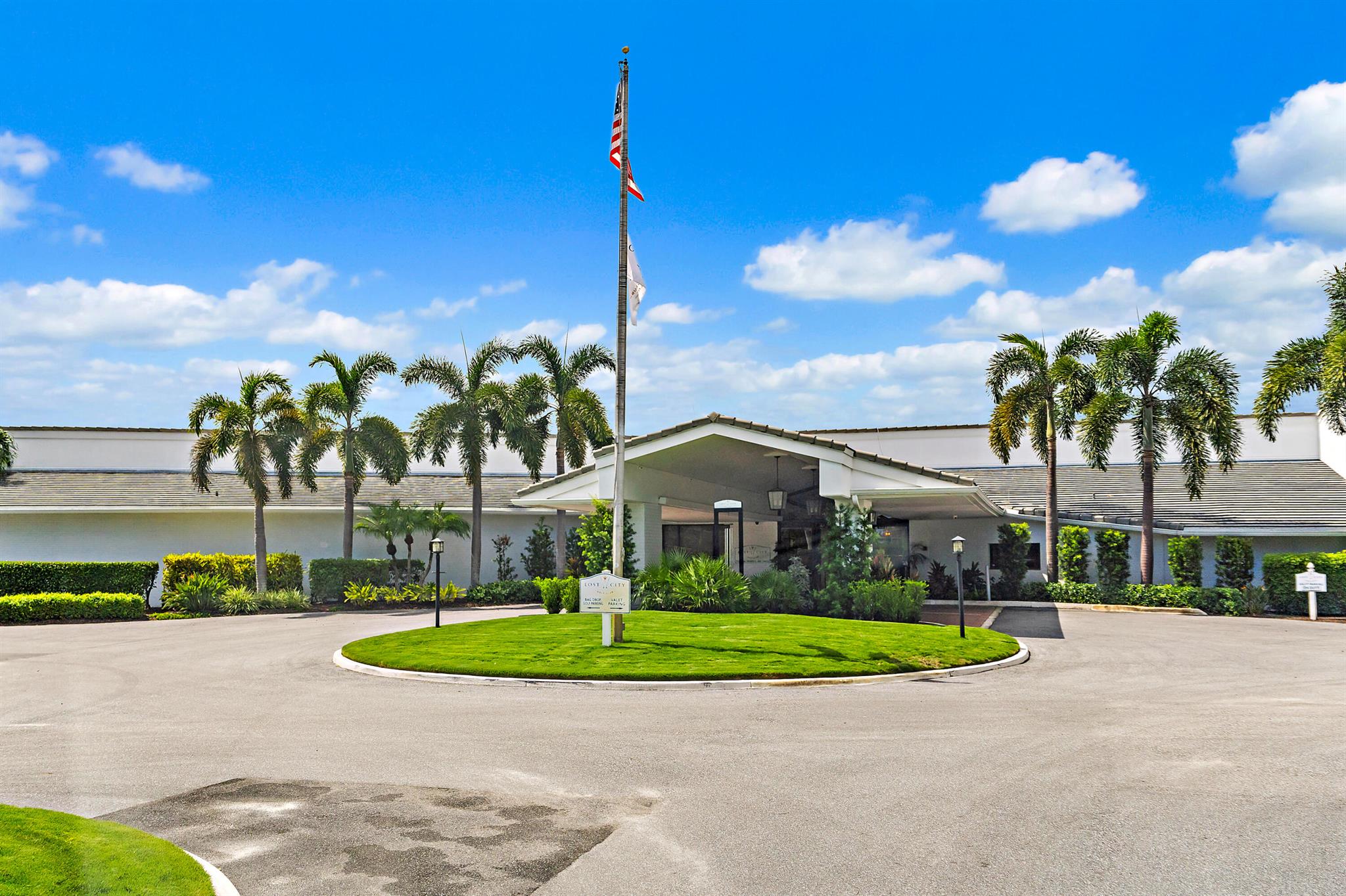 437 N Country Club Drive