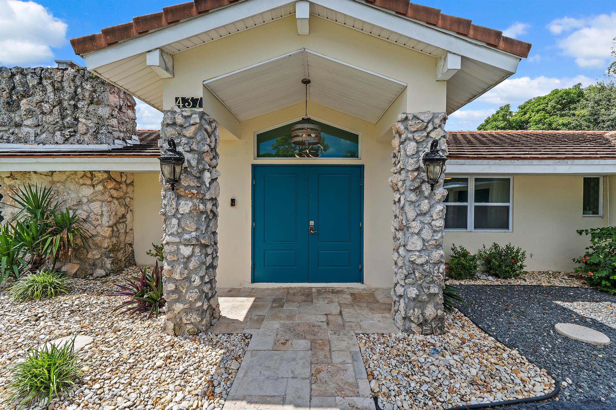 437 N Country Club Drive