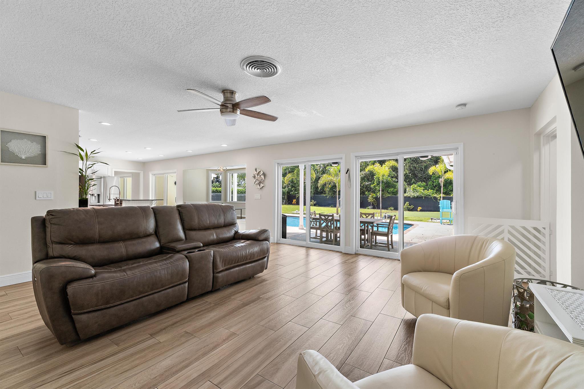 437 N Country Club Drive