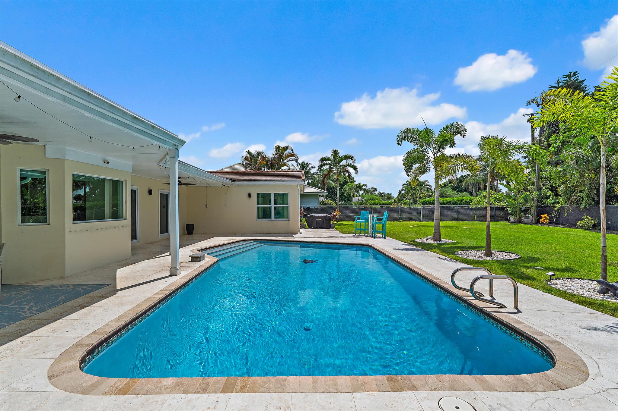 437 N Country Club Drive