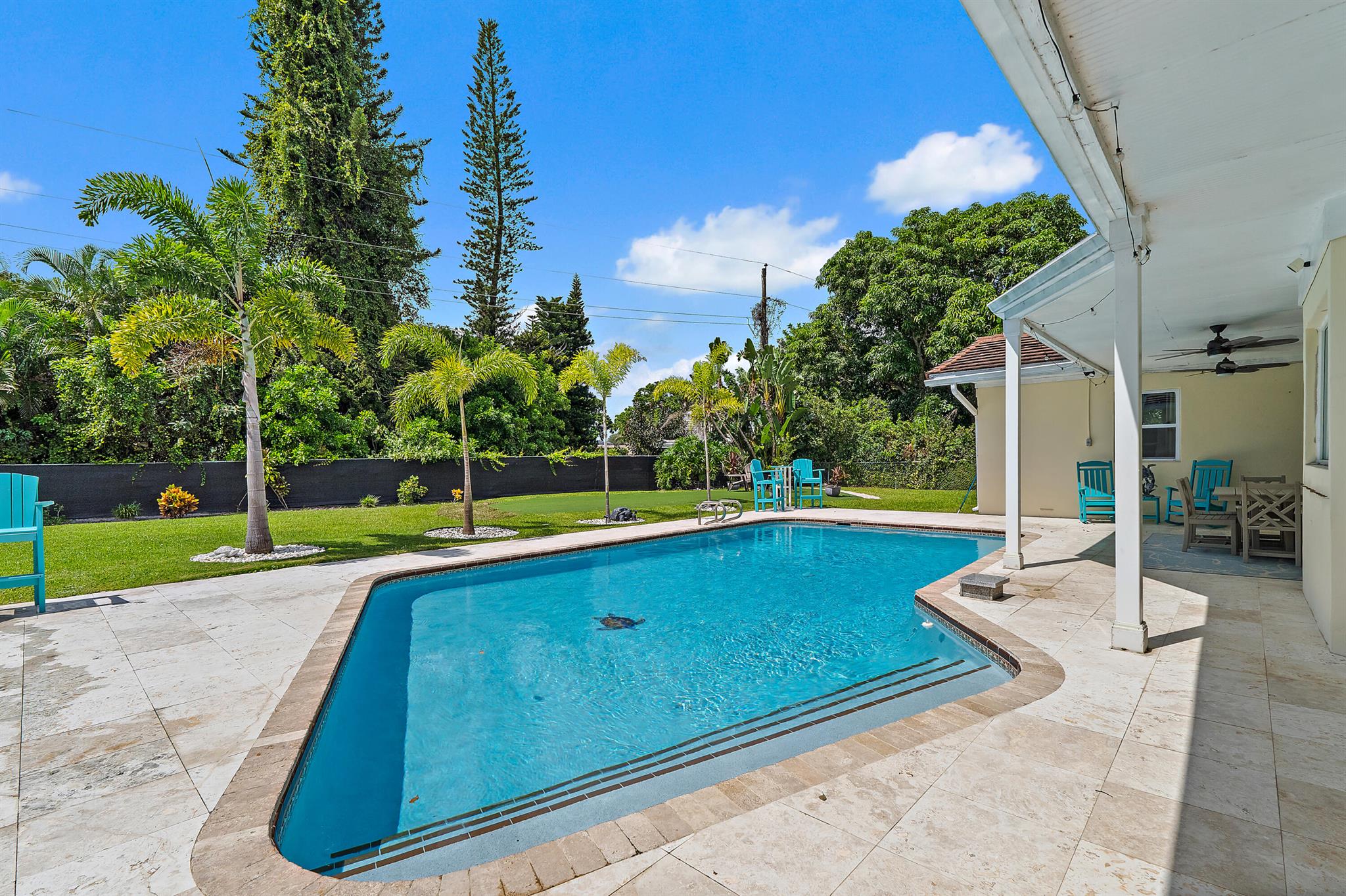 437 N Country Club Drive