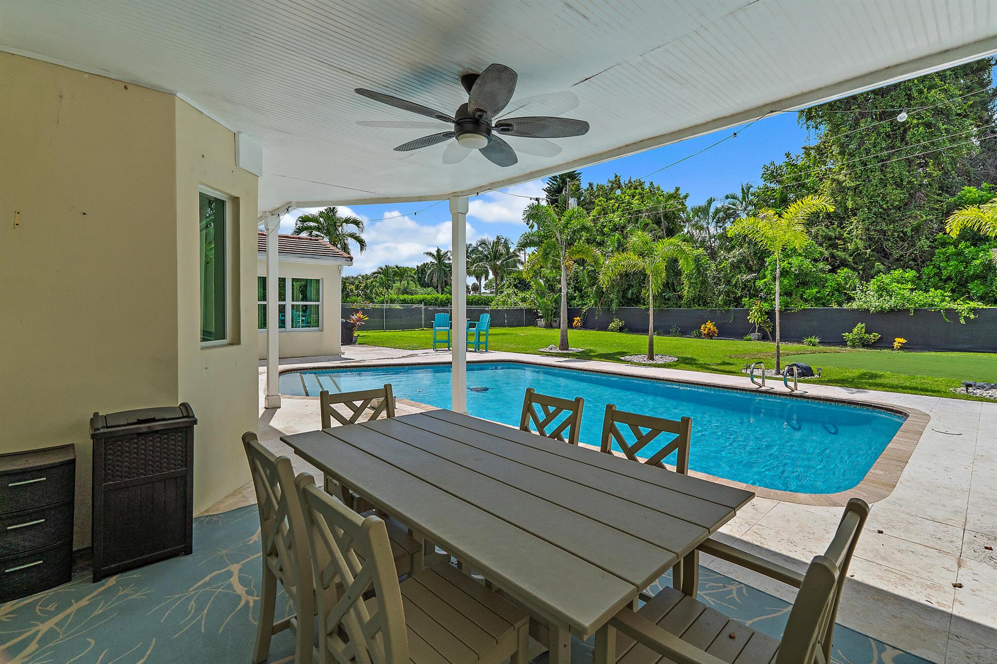 437 N Country Club Drive