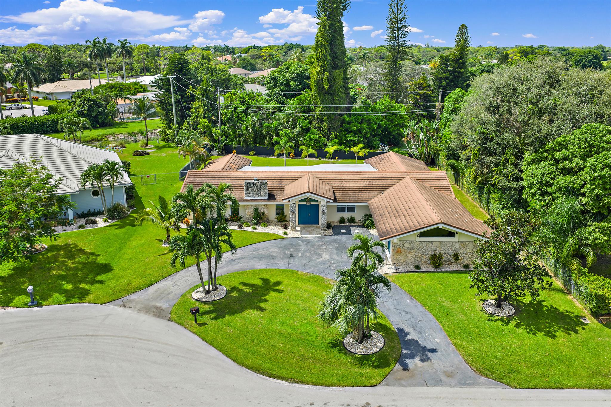 437 N Country Club Drive