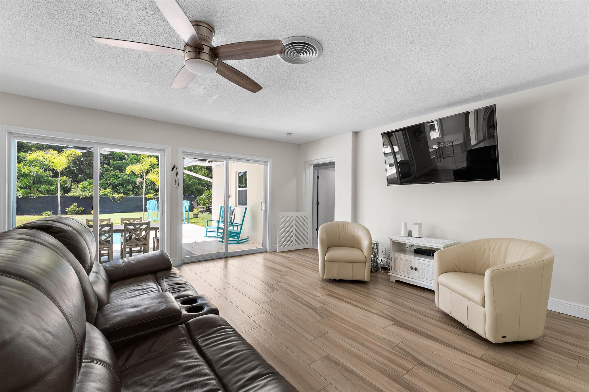 437 N Country Club Drive