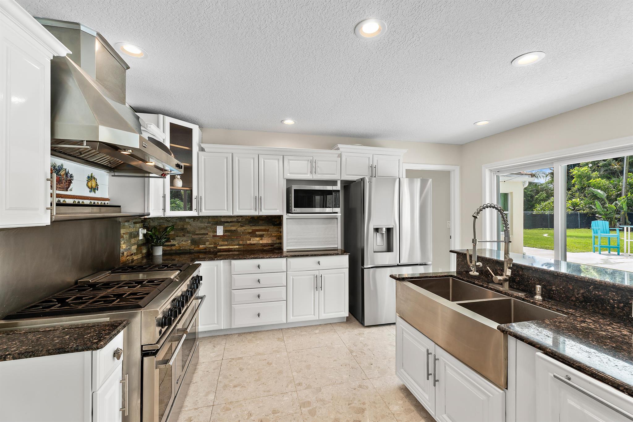 437 N Country Club Drive