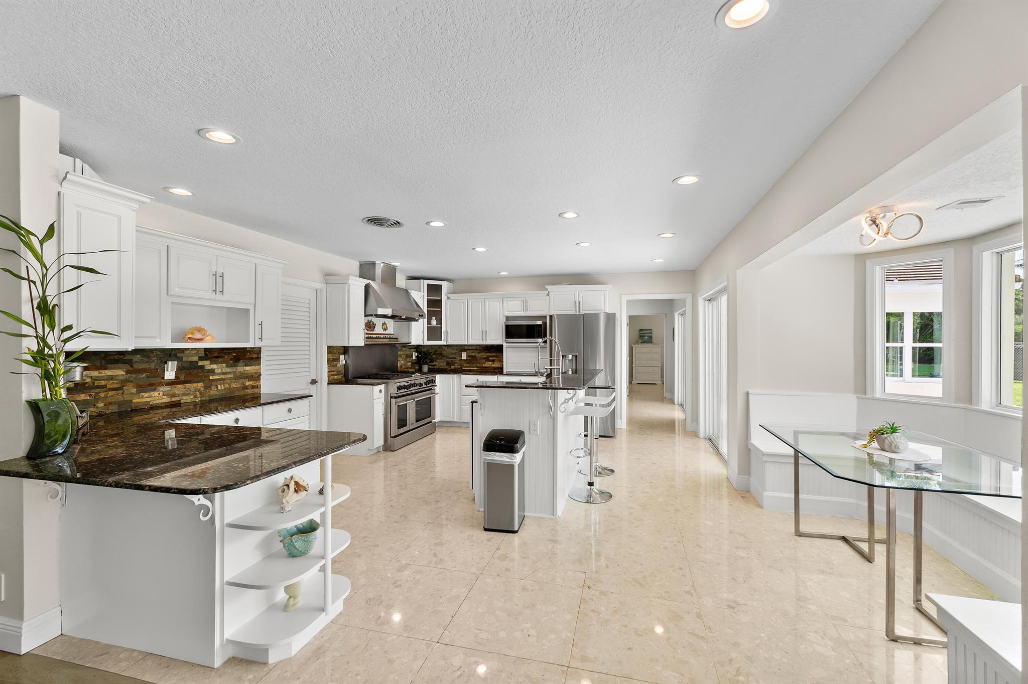 437 N Country Club Drive