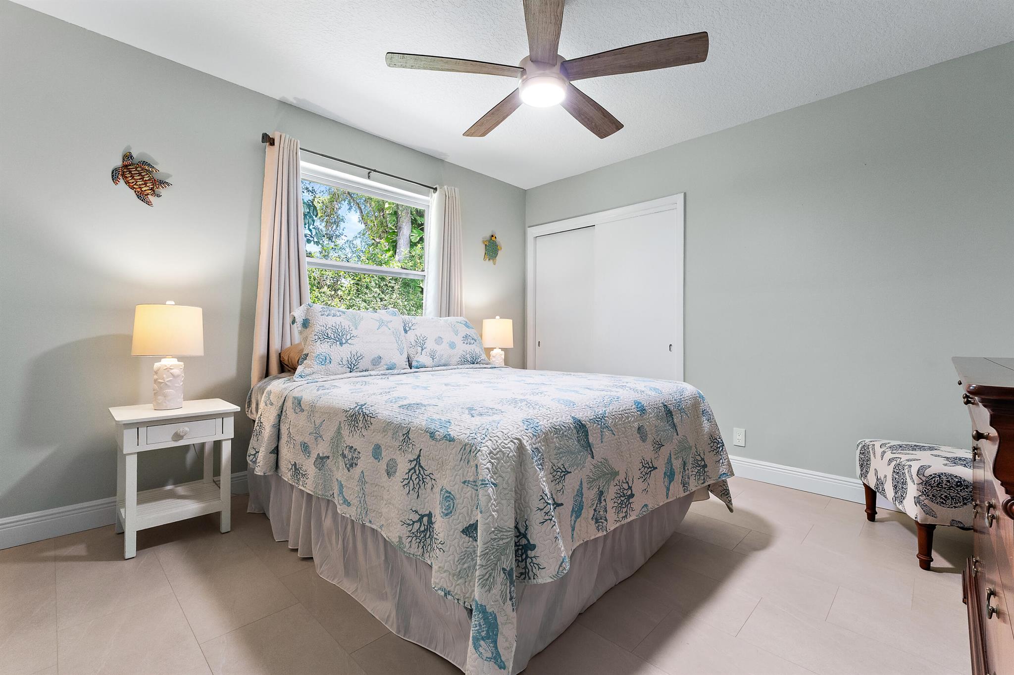 437 N Country Club Drive