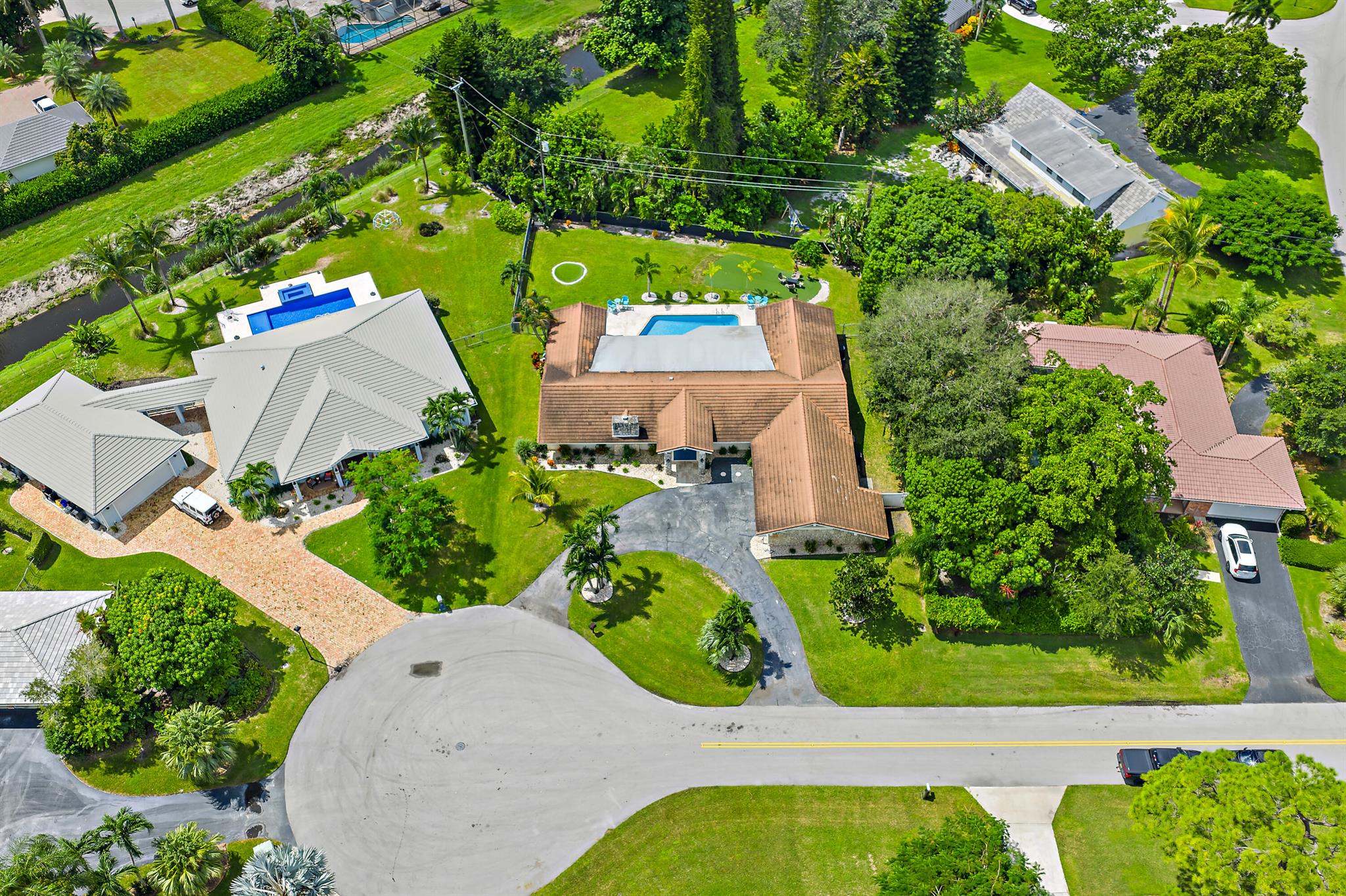 437 N Country Club Drive