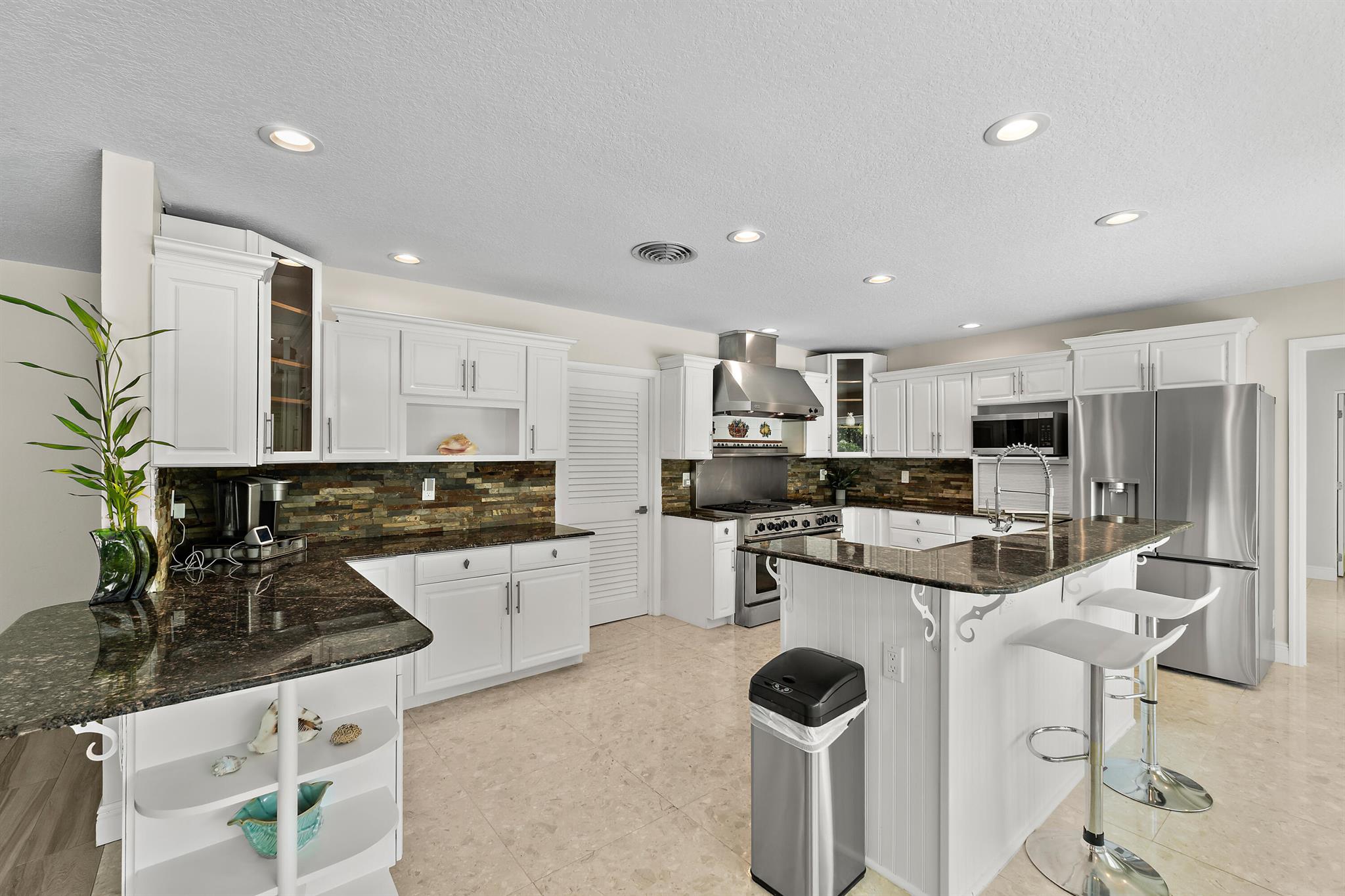 437 N Country Club Drive