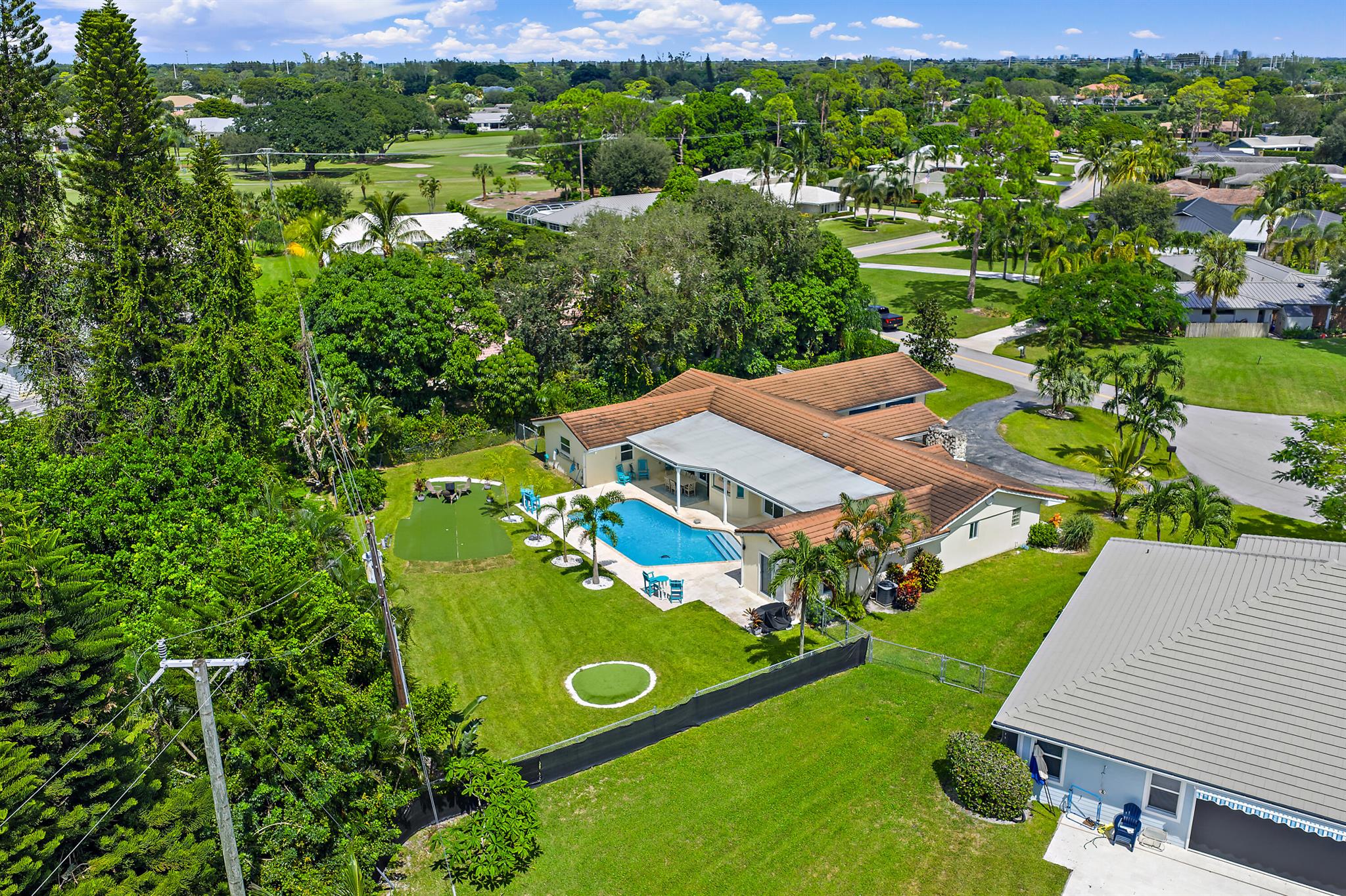 437 N Country Club Drive