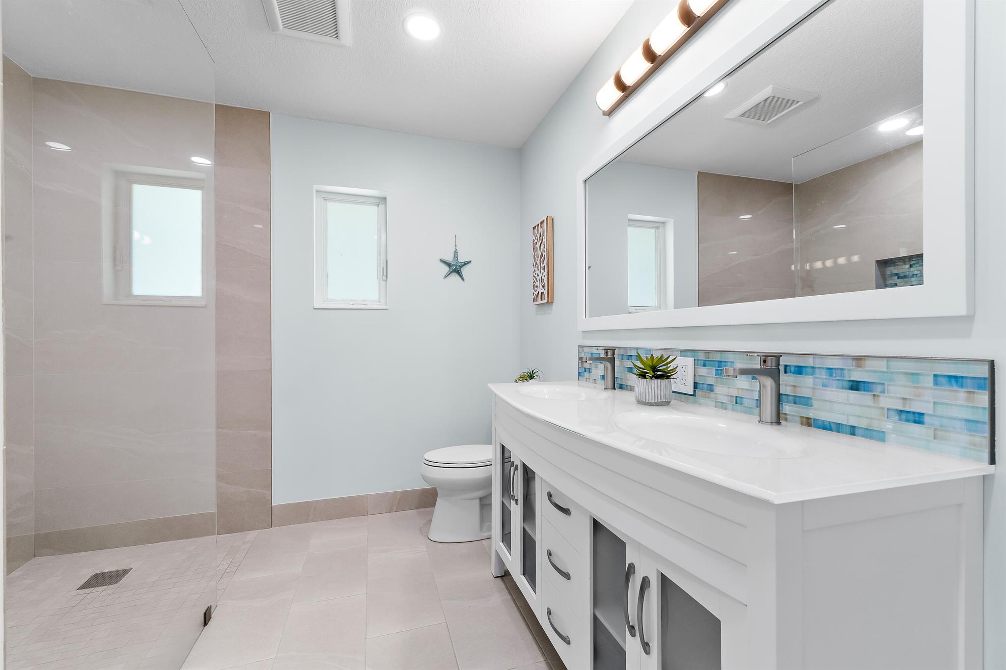 437 N Country Club Drive