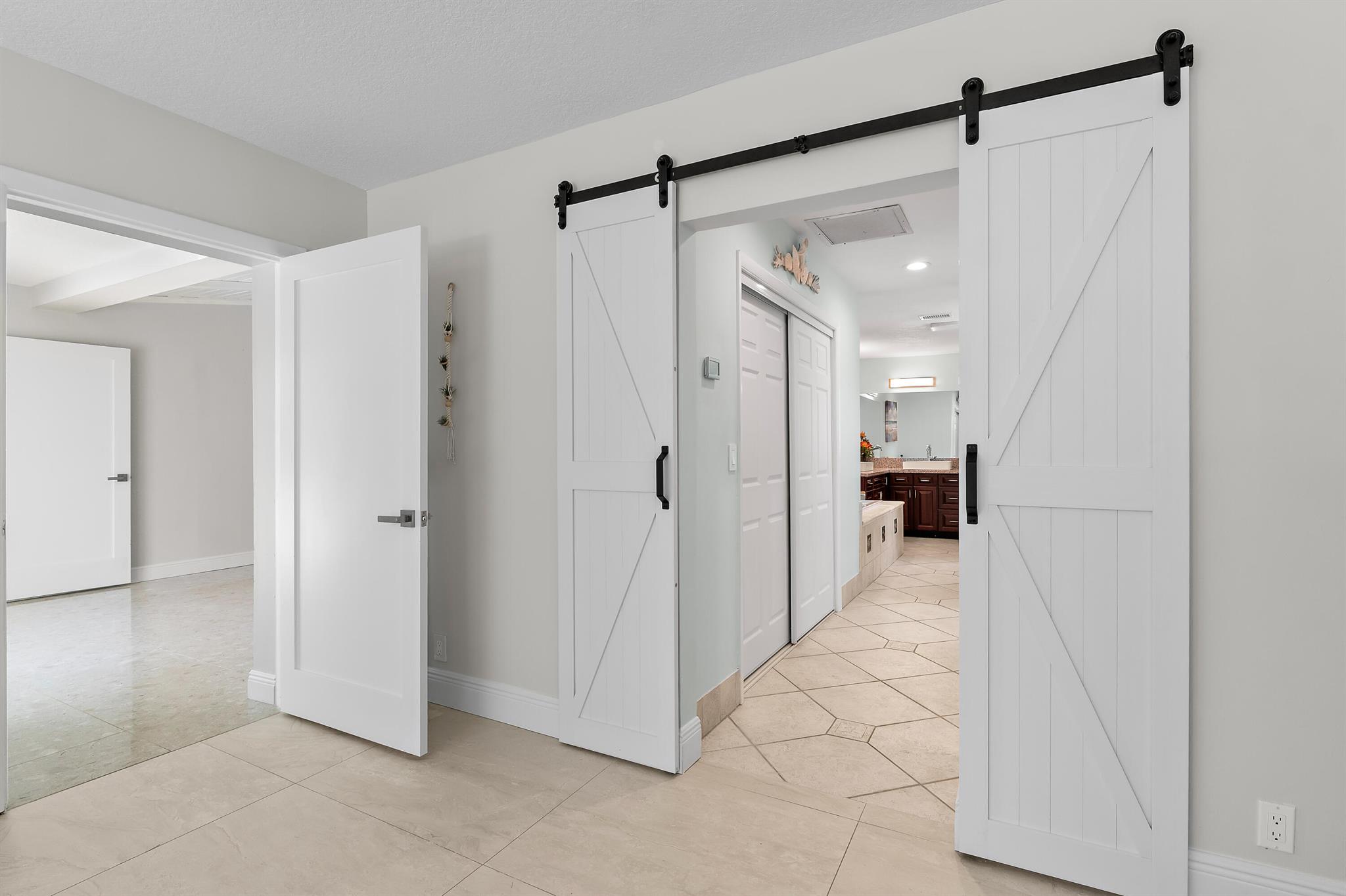 437 N Country Club Drive