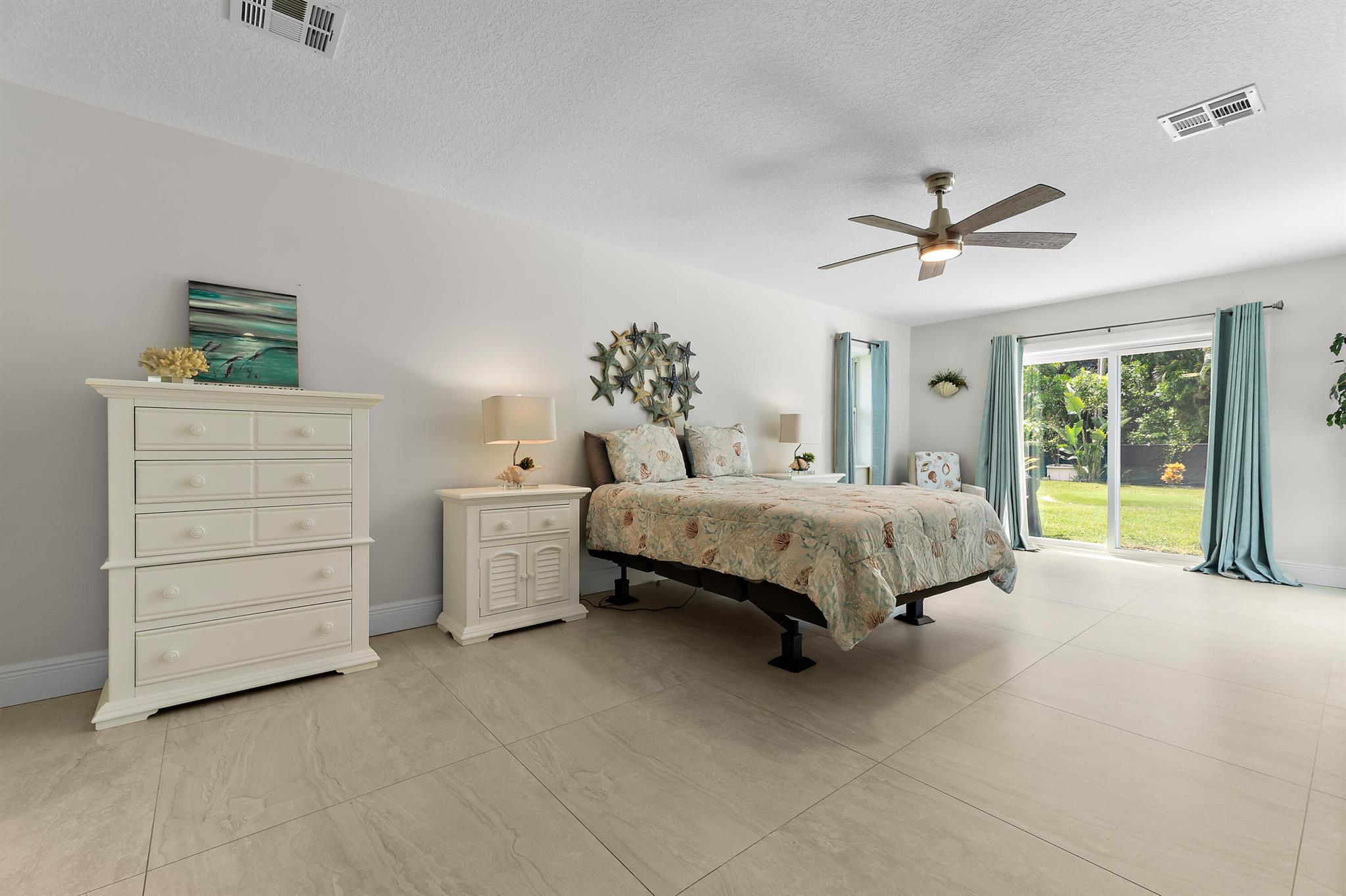 437 N Country Club Drive