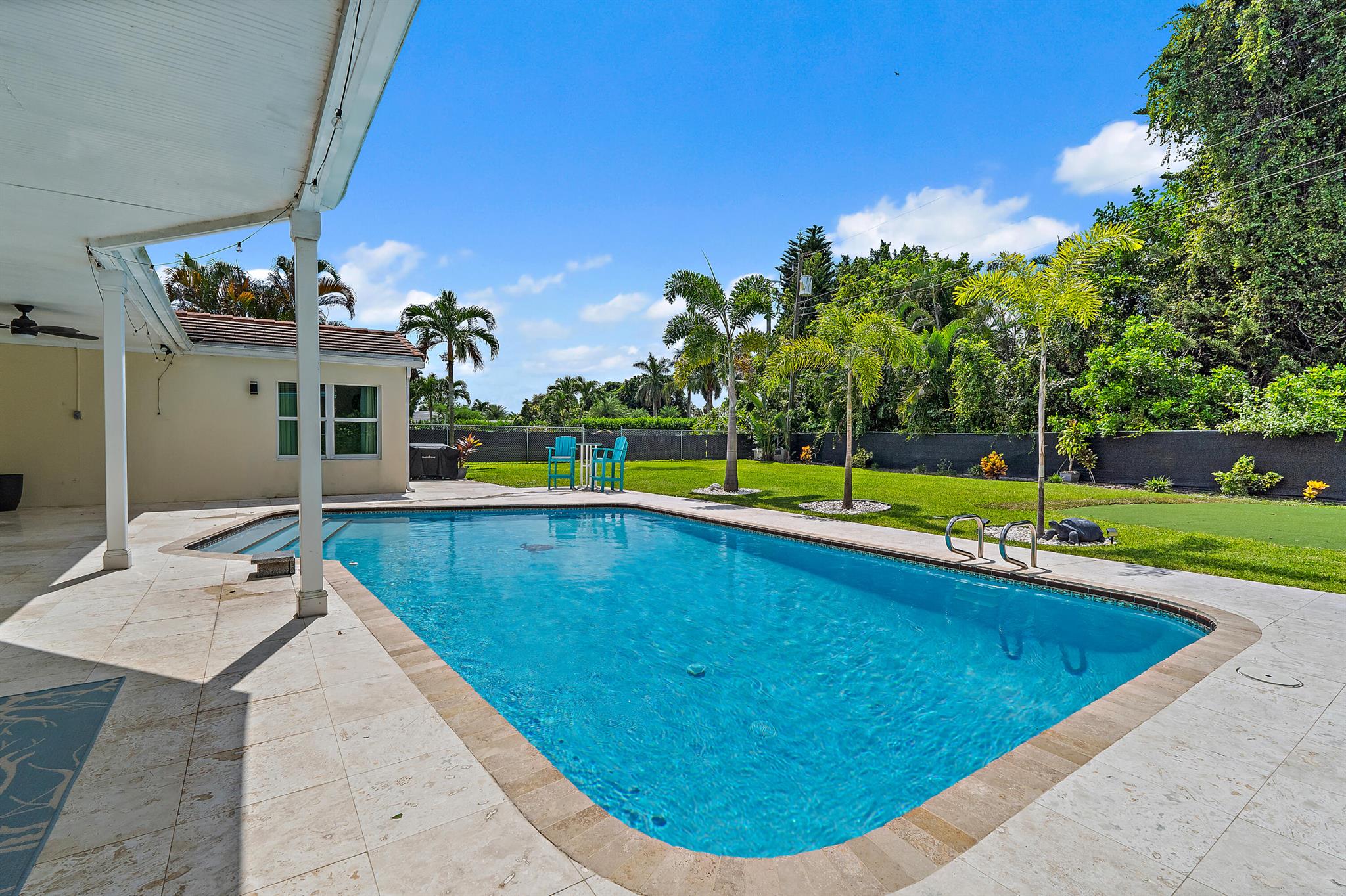 437 N Country Club Drive