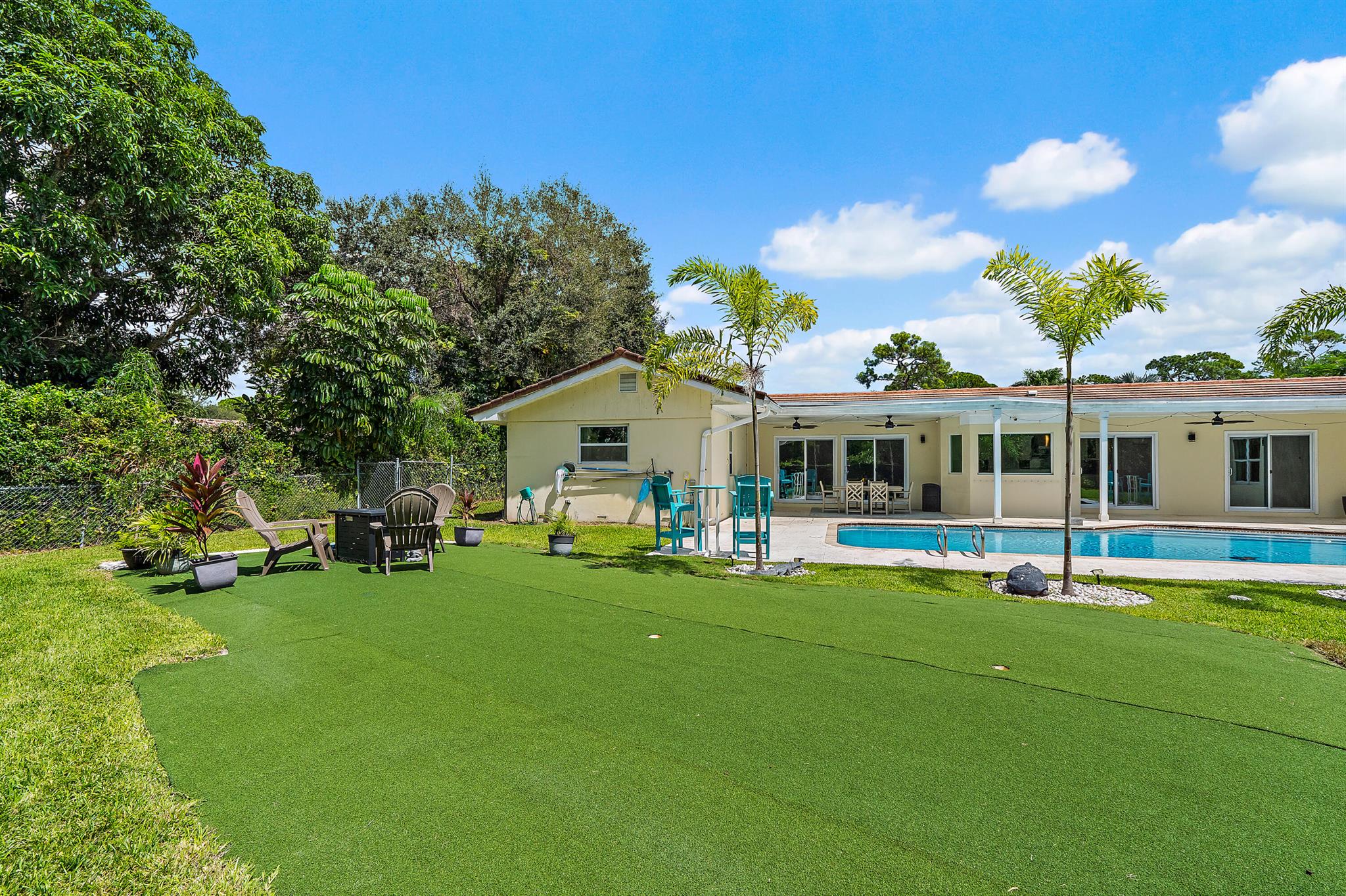 437 N Country Club Drive