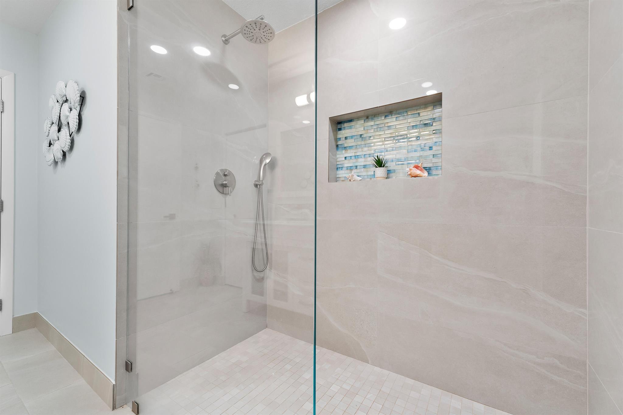 437 N Country Club Drive