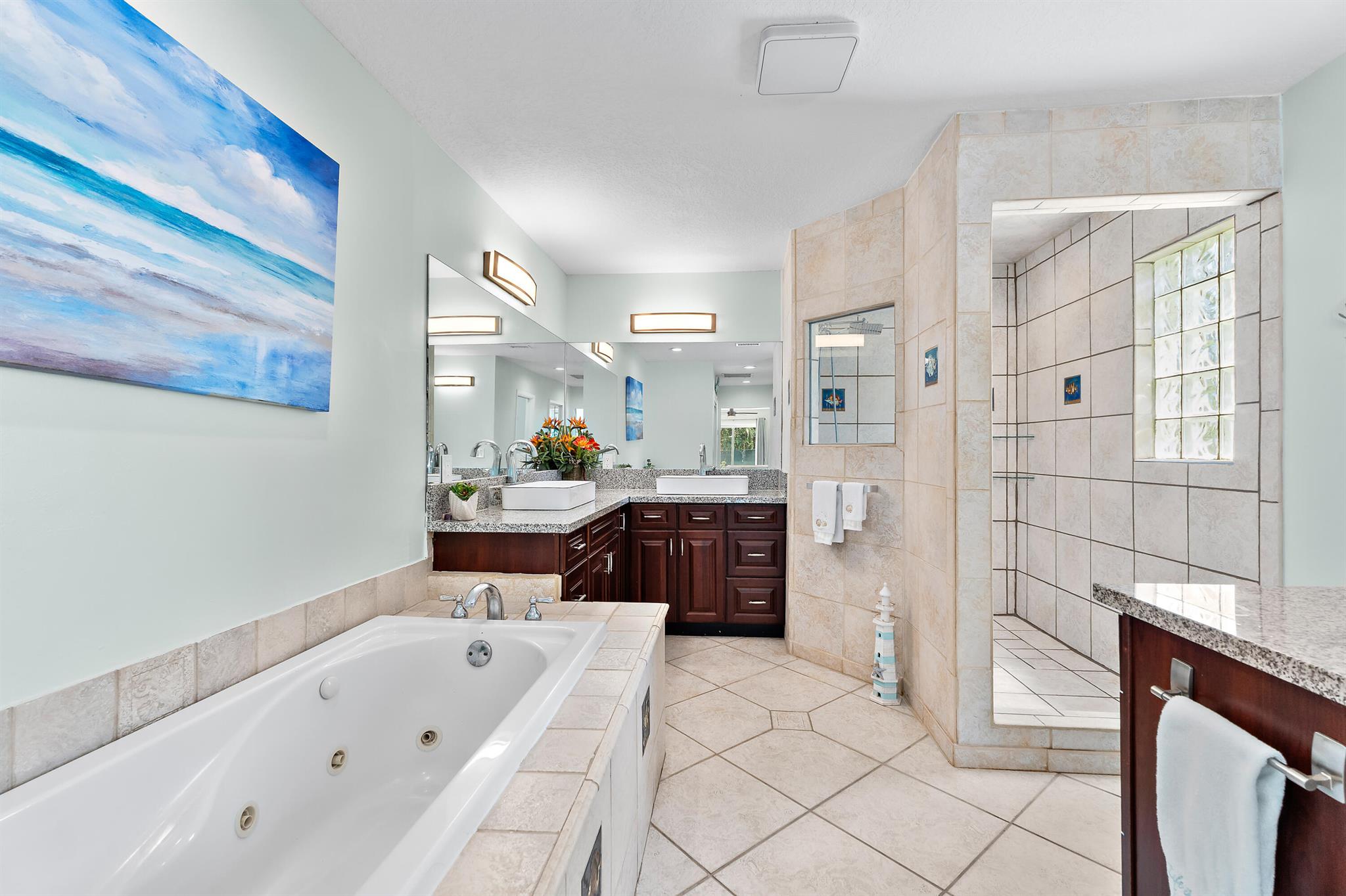 437 N Country Club Drive